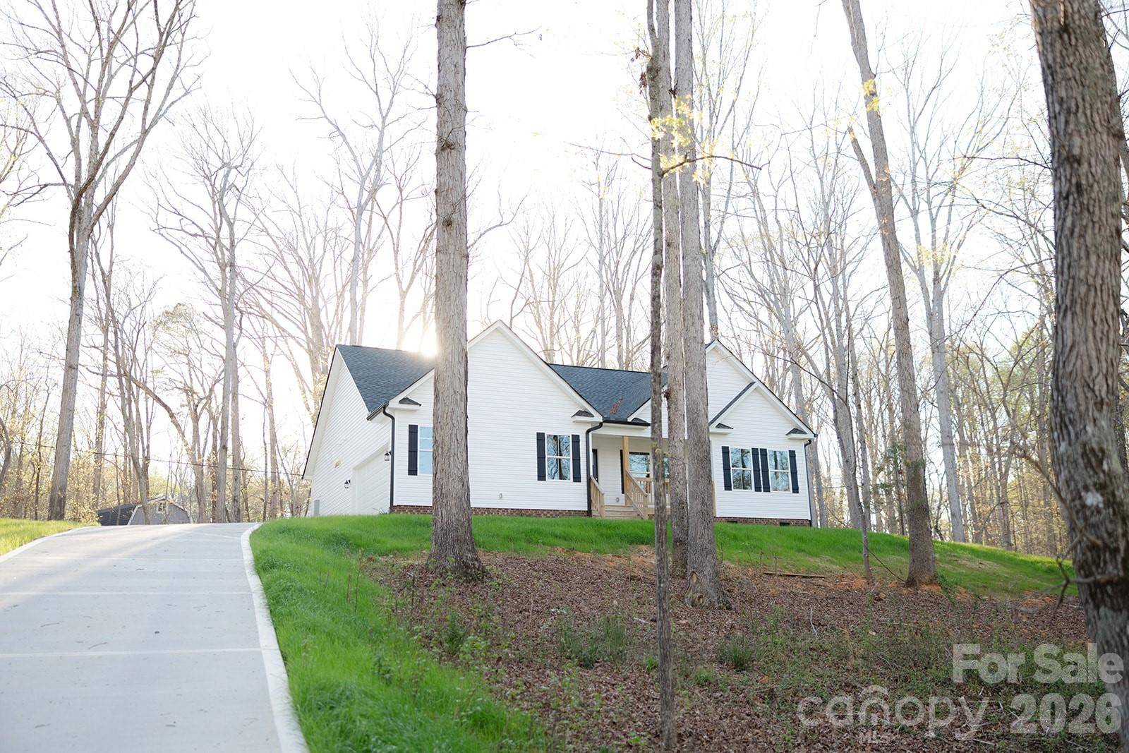 1262 Rainbow CIR, Catawba, SC 29704