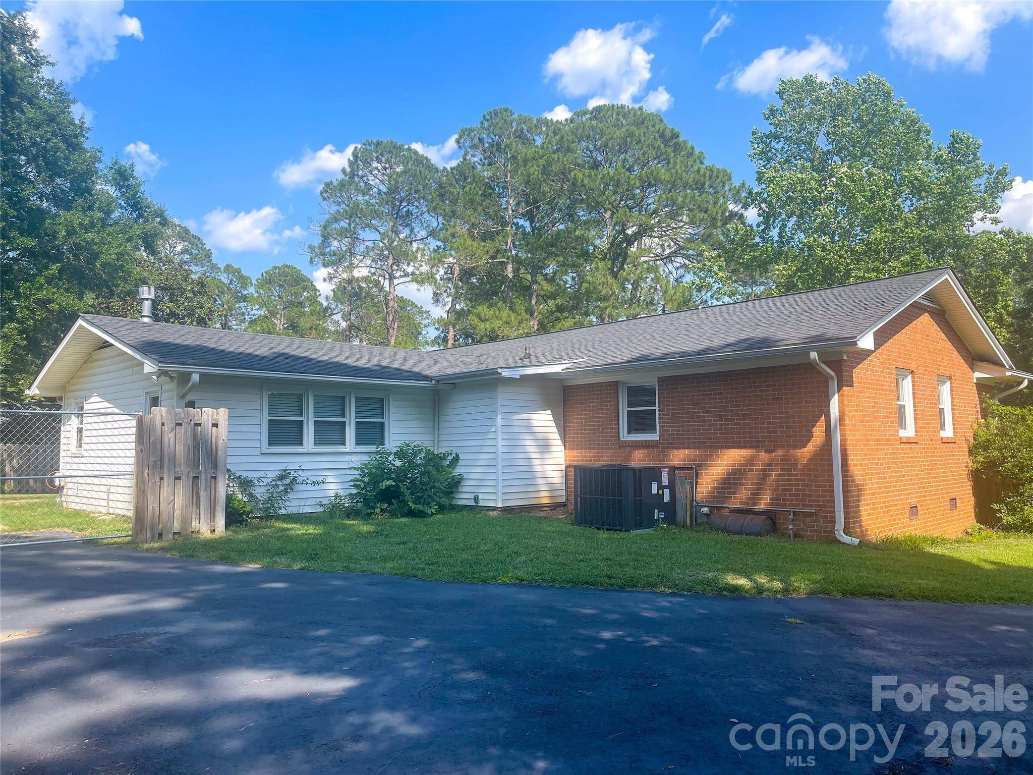 14 Hamden CIR, Cheraw, SC 29520