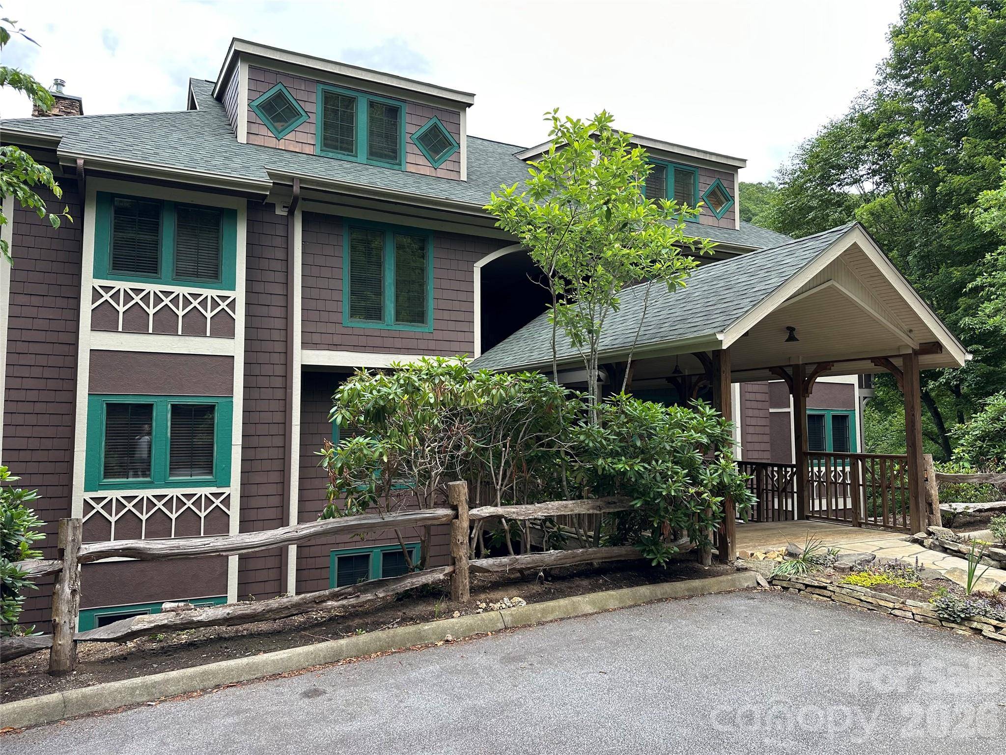 222 Creekside WAY #D/101, Burnsville, NC 28714