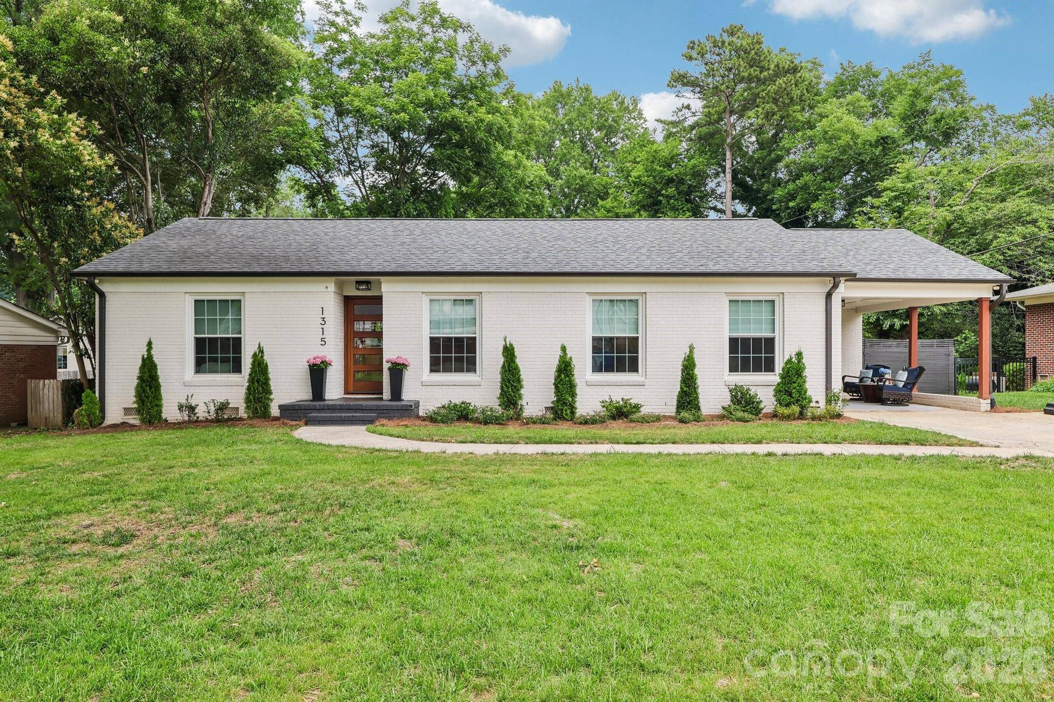 1315 Holmes DR, Charlotte, NC 28209