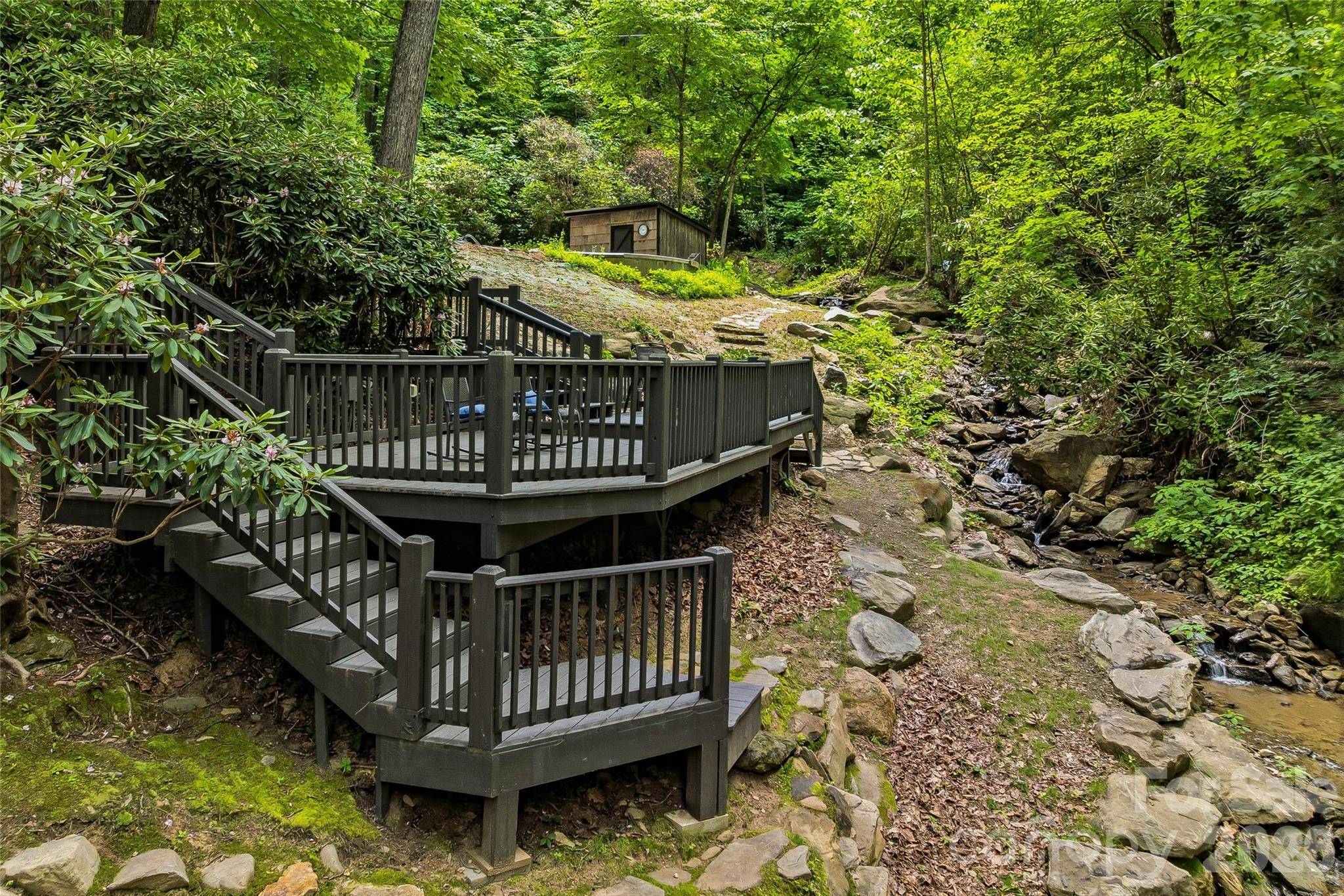 61 Scroops DR, Swannanoa, NC 28778
