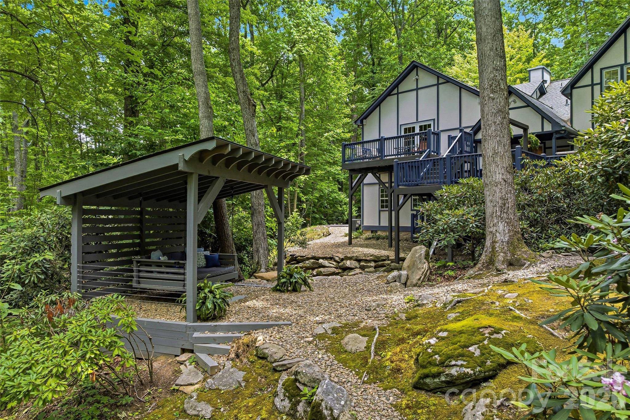 61 Scroops DR, Swannanoa, NC 28778