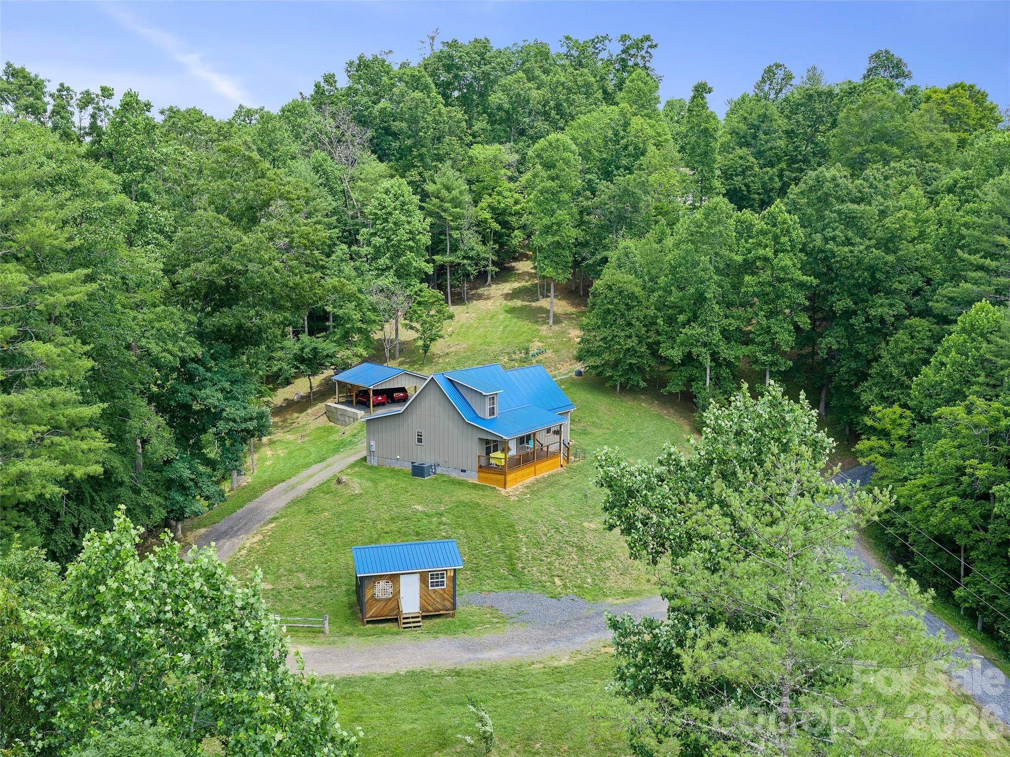 109 Tall Timber LN, Green Mountain, NC 28740
