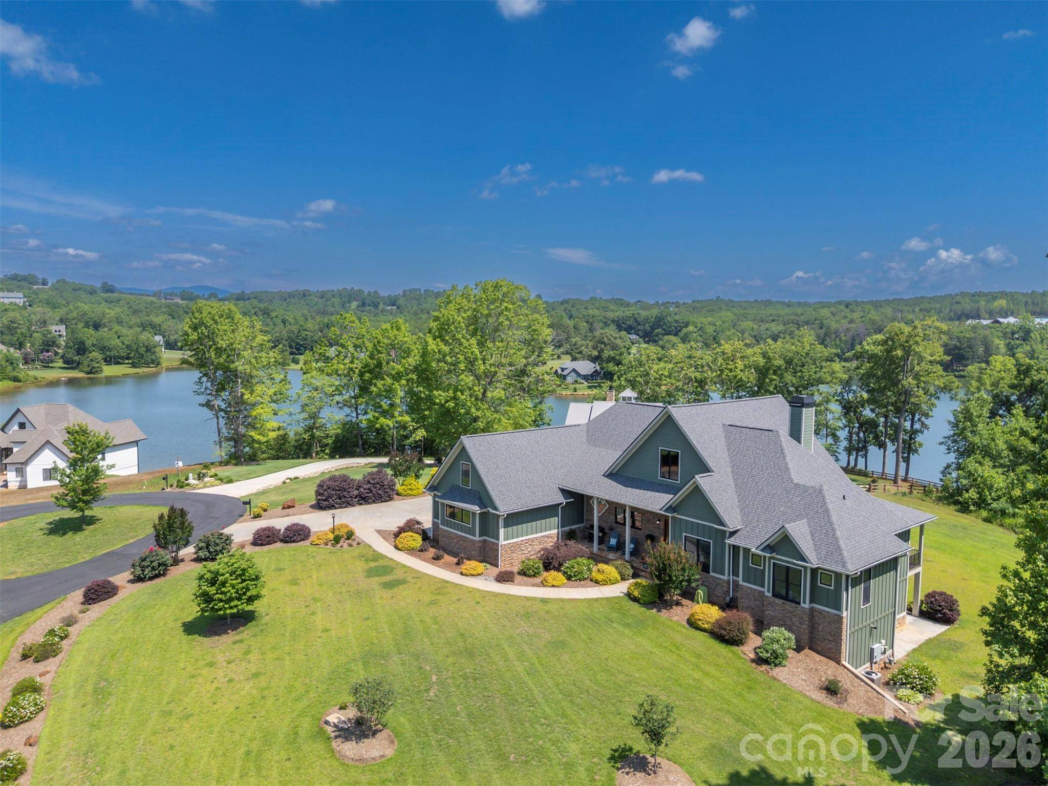 398 Mapleton LN, Columbus, NC 28722