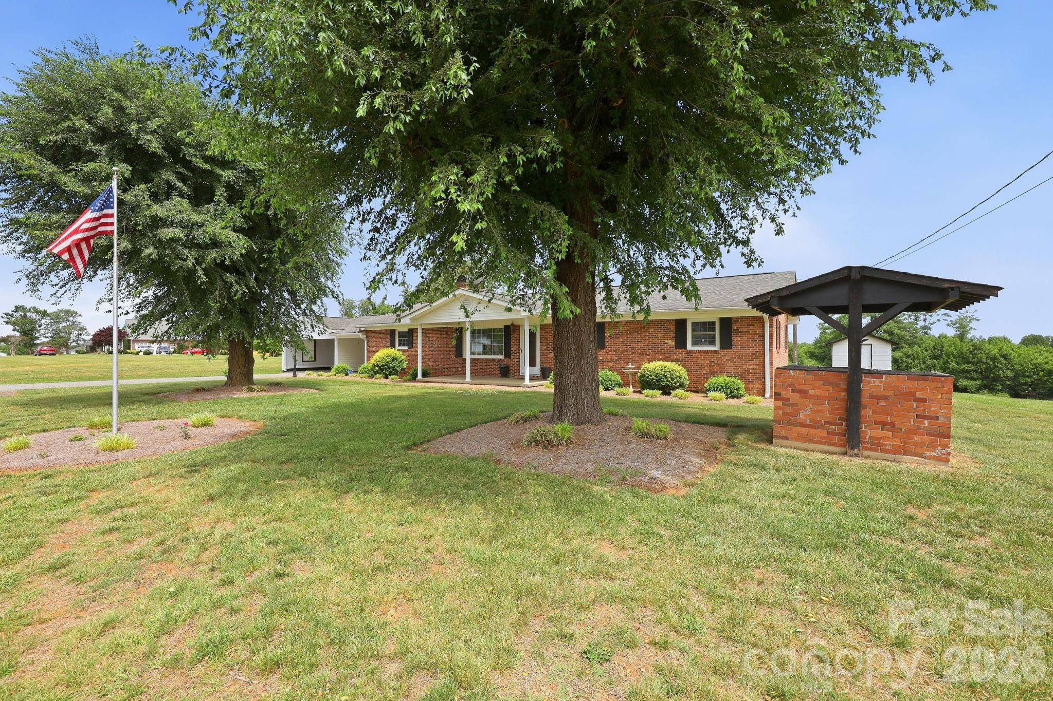 1913 Nebo RD, Boonville, NC 27011