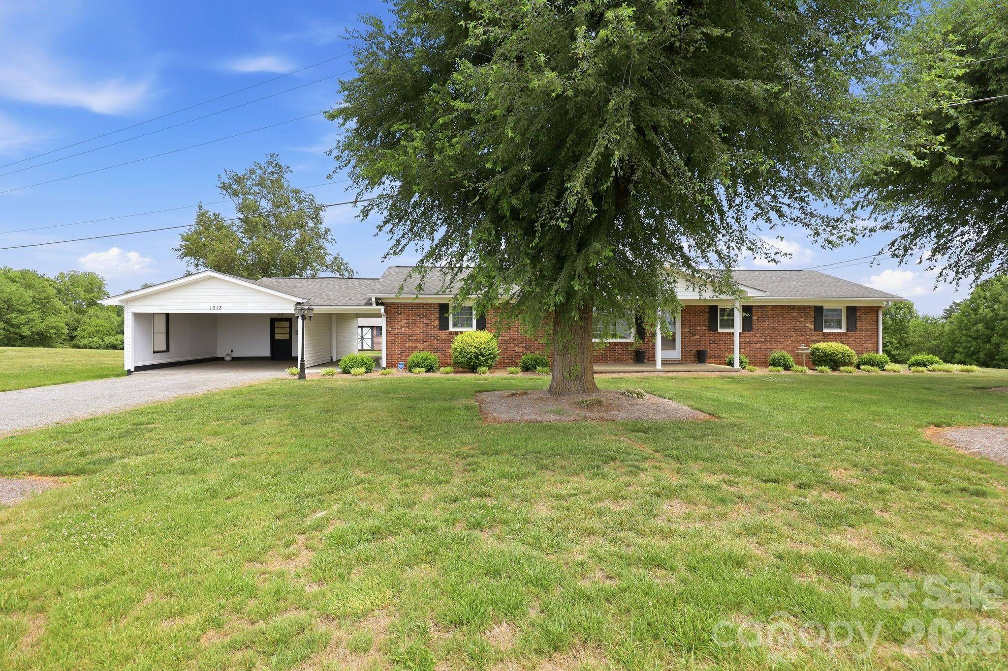 1913 Nebo RD, Boonville, NC 27011
