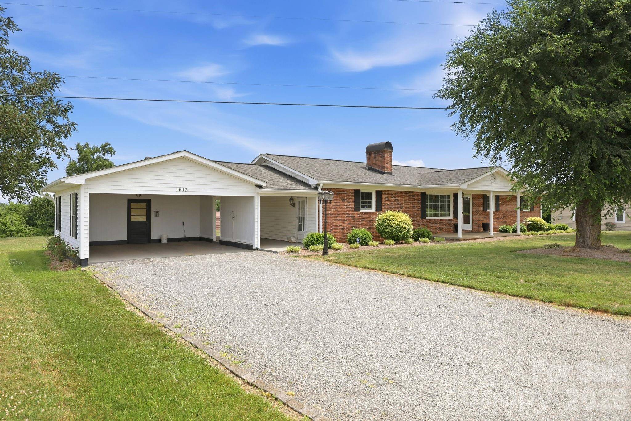 1913 Nebo RD, Boonville, NC 27011