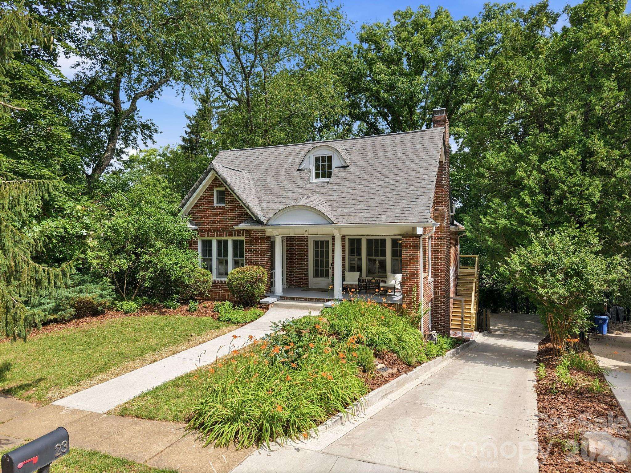 23 Warwick PL, Asheville, NC 28804