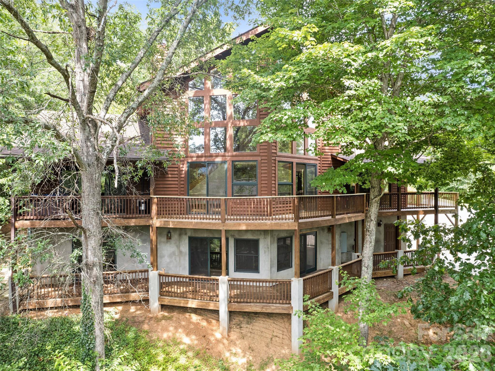 20 Sarah CT, Lake Junaluska, NC 28745