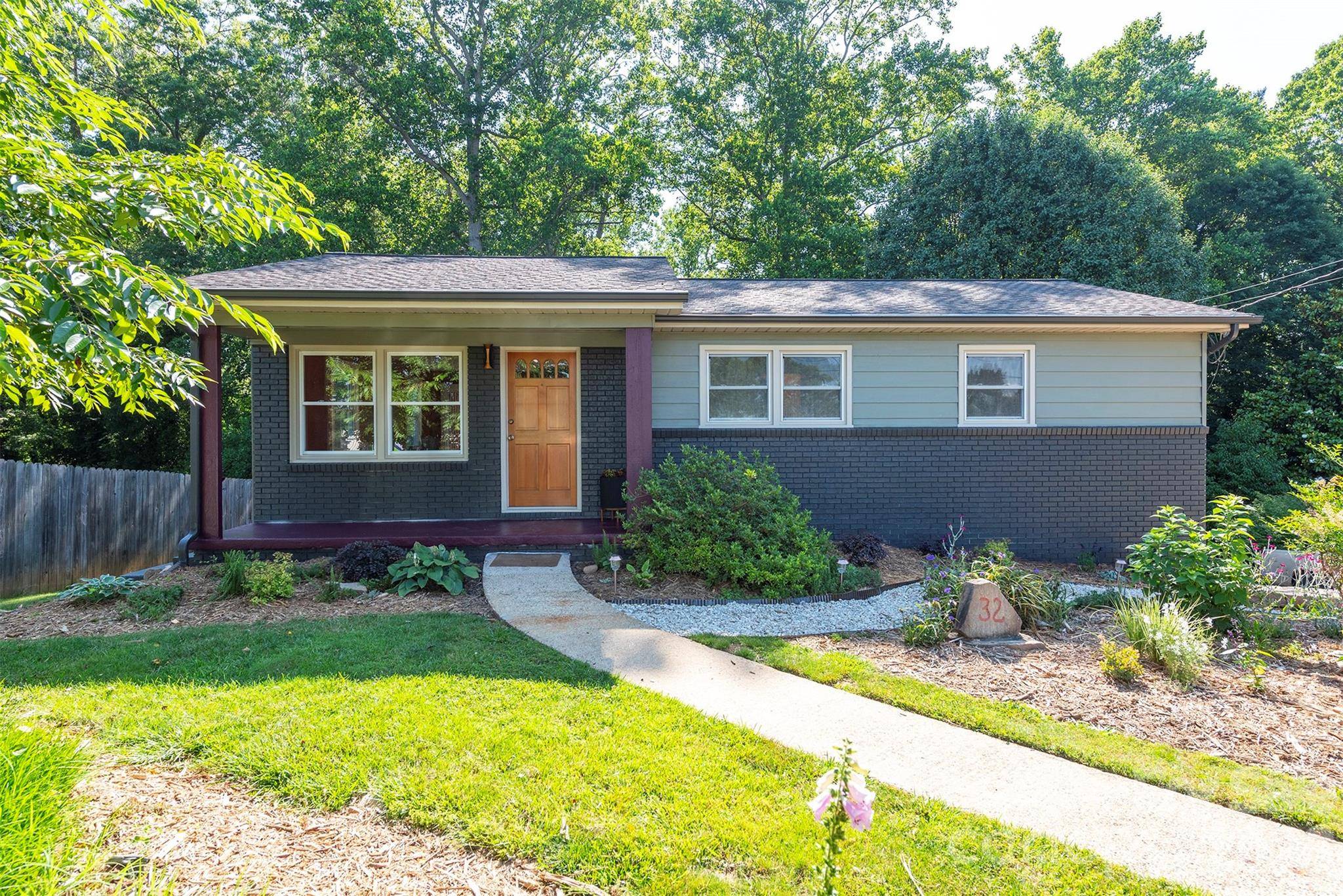 32 Harnett ST, Asheville, NC 28806