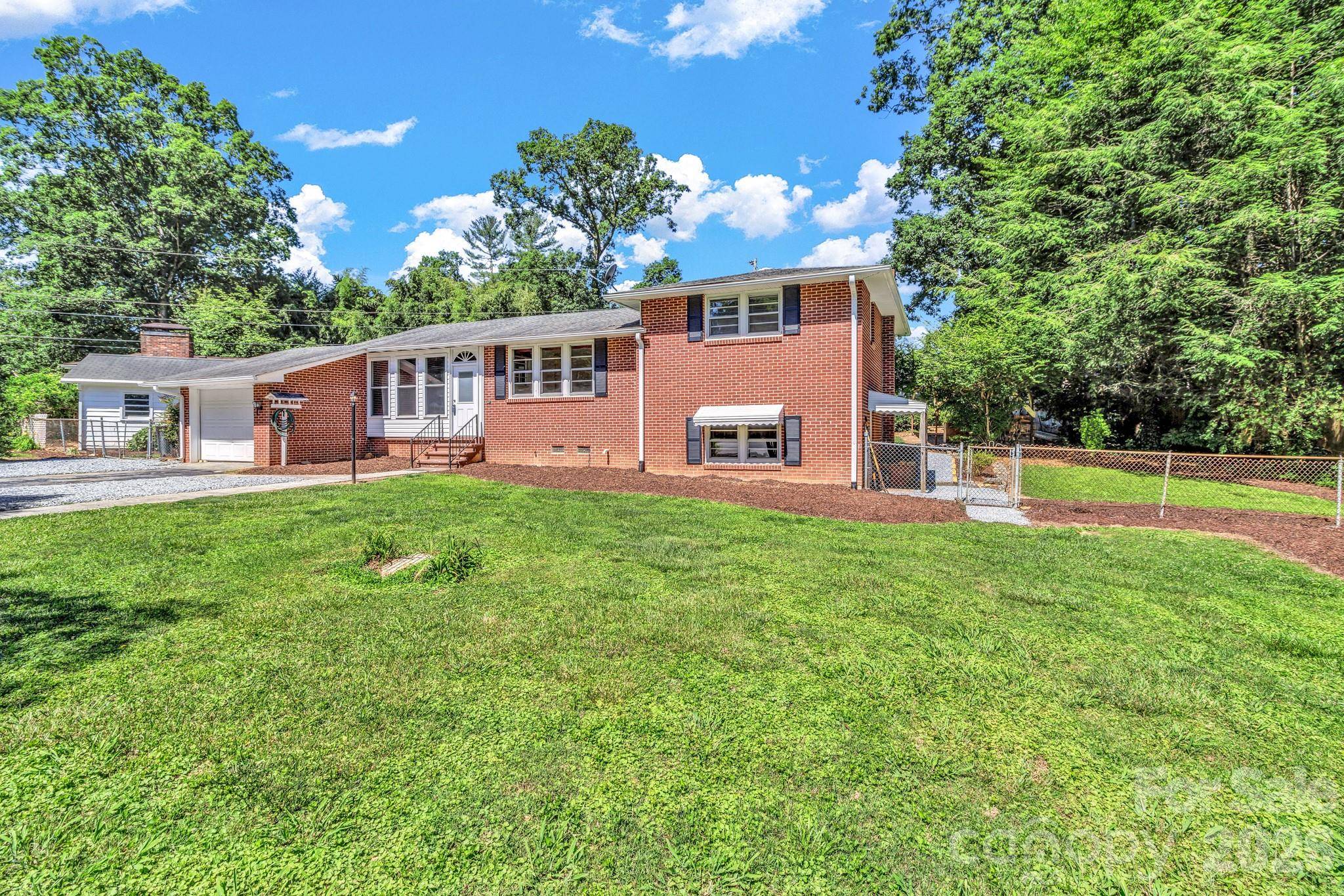 907 W Blue Ridge RD, East Flat Rock, NC 28726