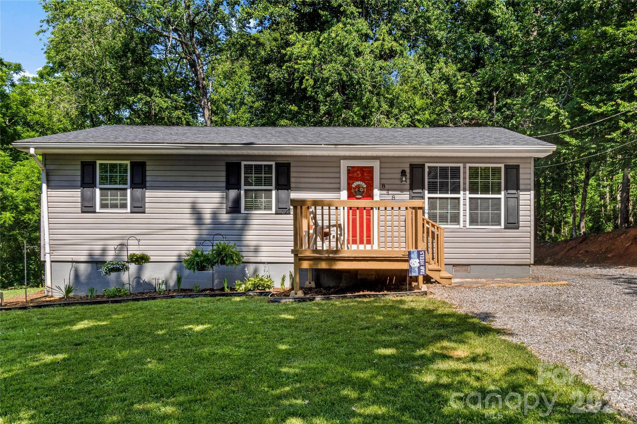848 Huffman River LN, Purlear, NC 28665