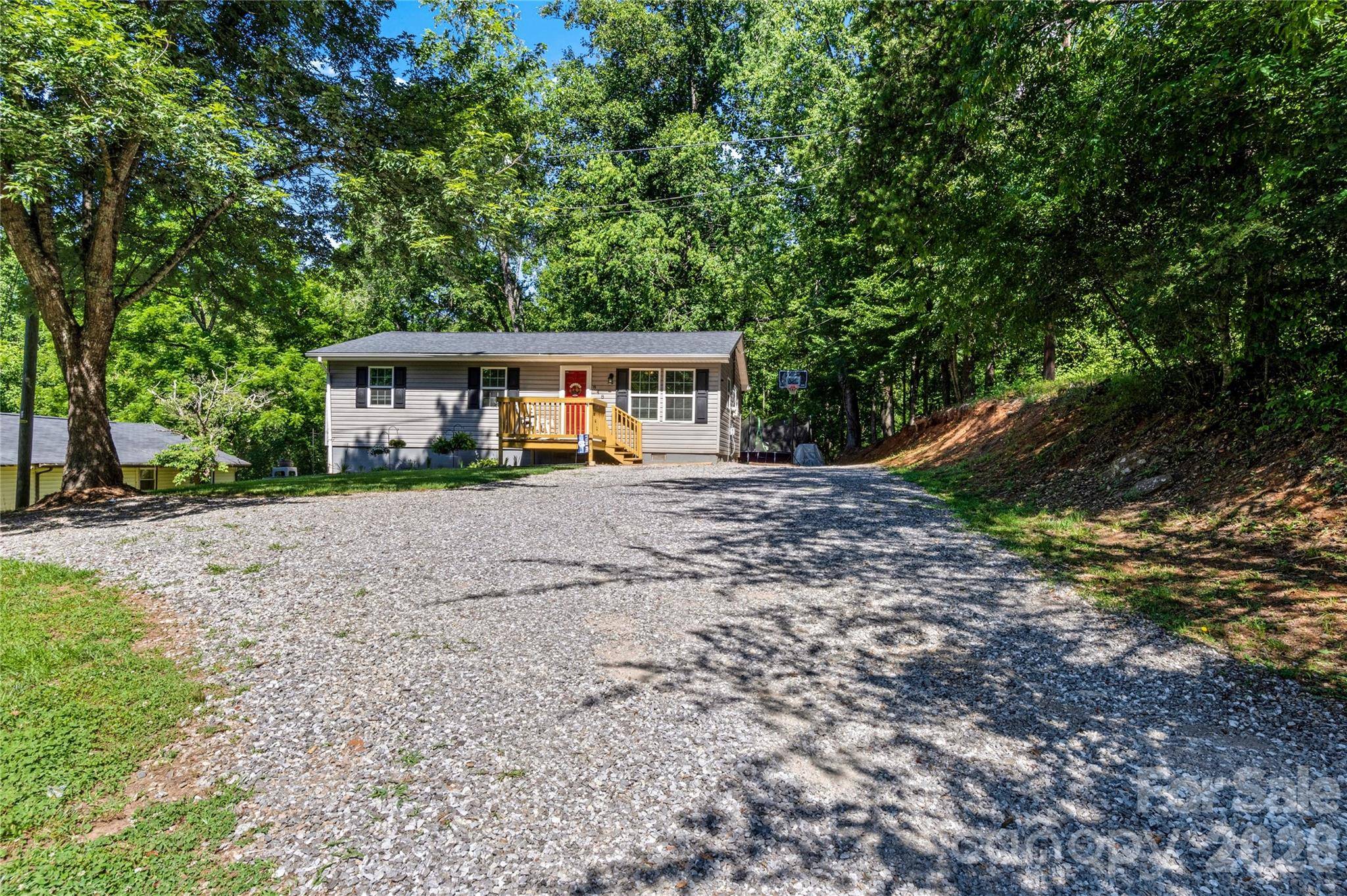 848 Huffman River LN, Purlear, NC 28665