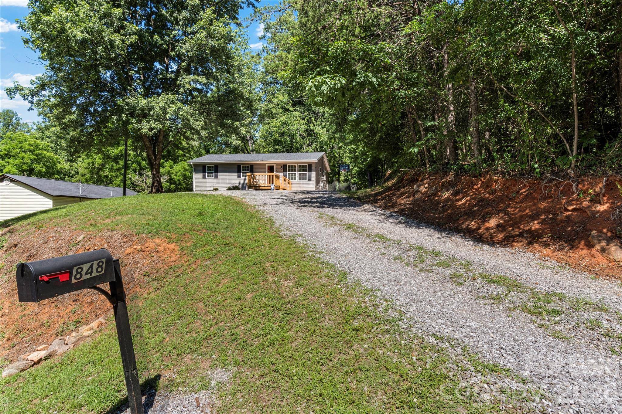 848 Huffman River LN, Purlear, NC 28665