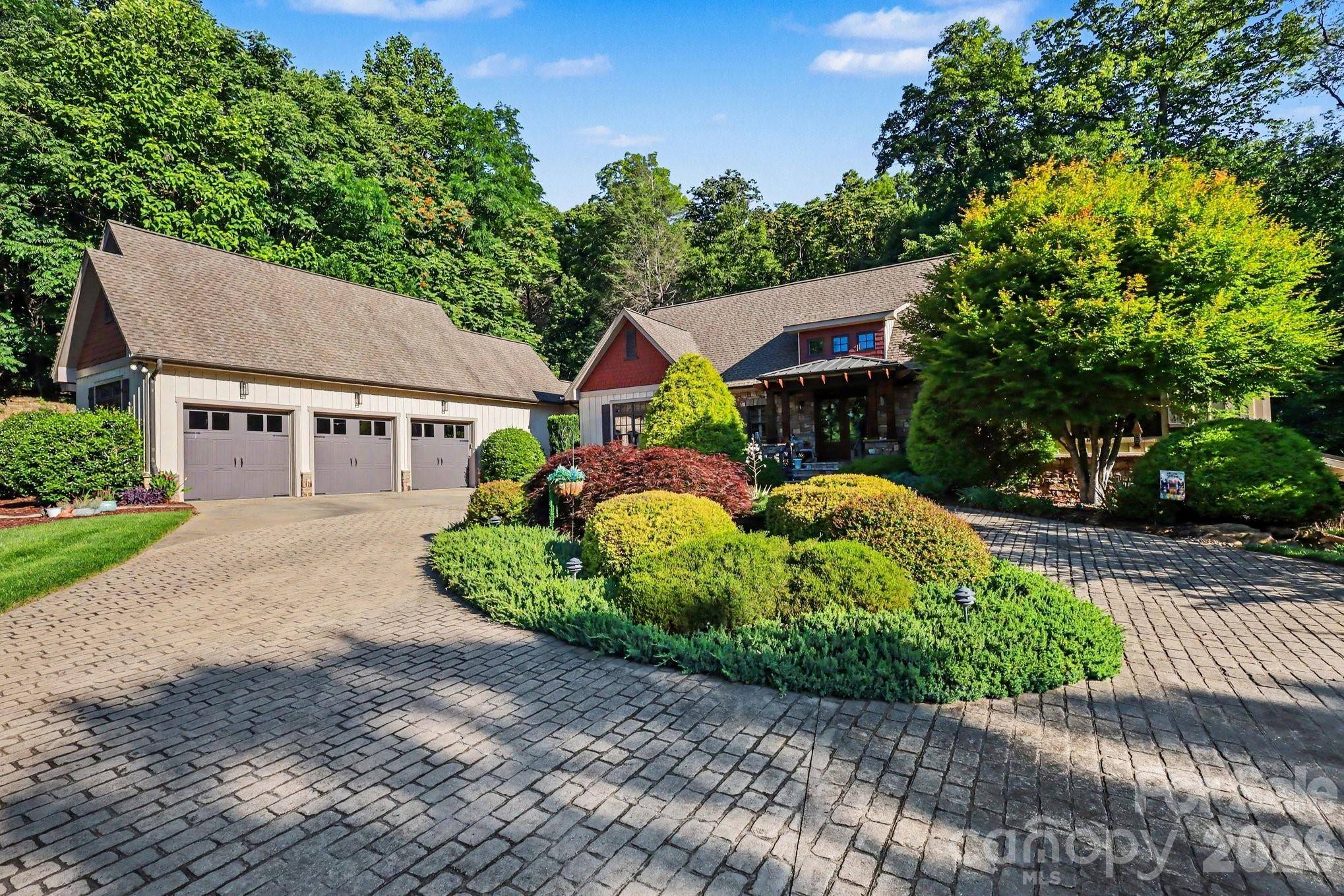 2554 Deep Gap Farm RD, Mill Spring, NC 28756
