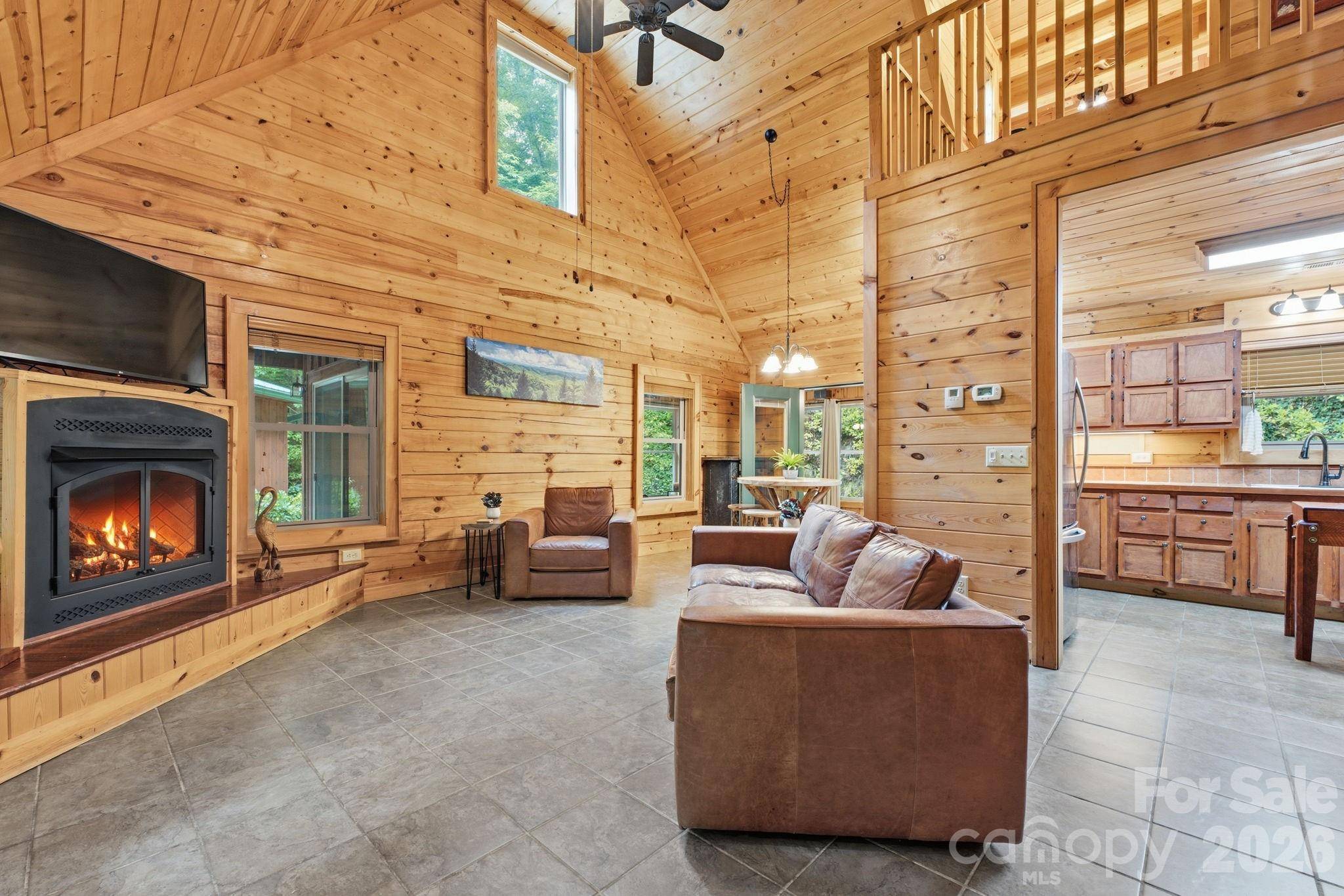 1026 High Top Mountain RD, Whittier, NC 28789