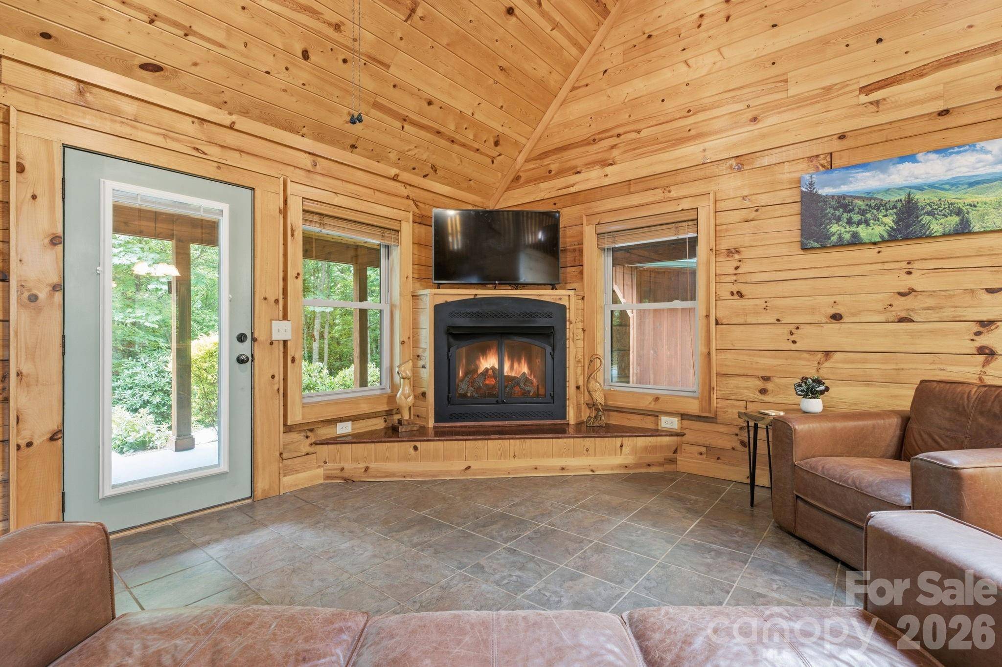 1026 High Top Mountain RD, Whittier, NC 28789