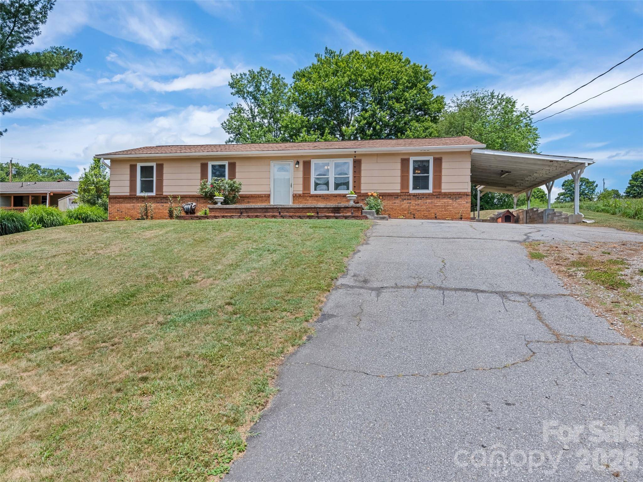 111 Keith ST, Clyde, NC 28721