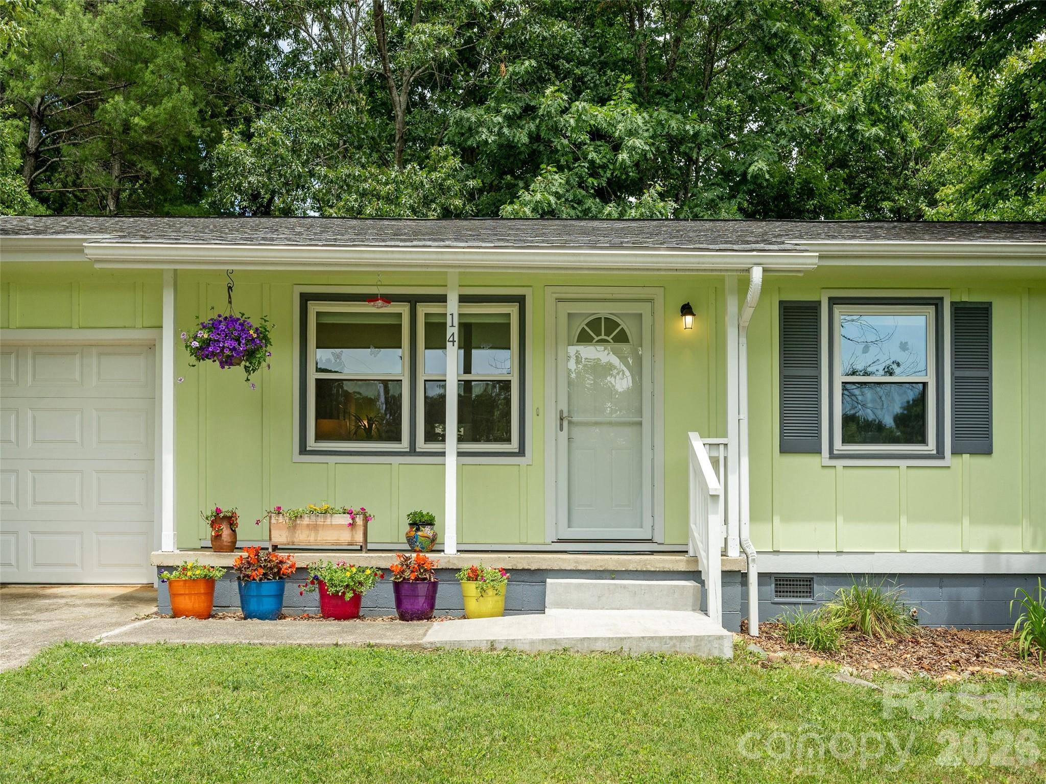 14 Fox Run PL, Fairview, NC 28730