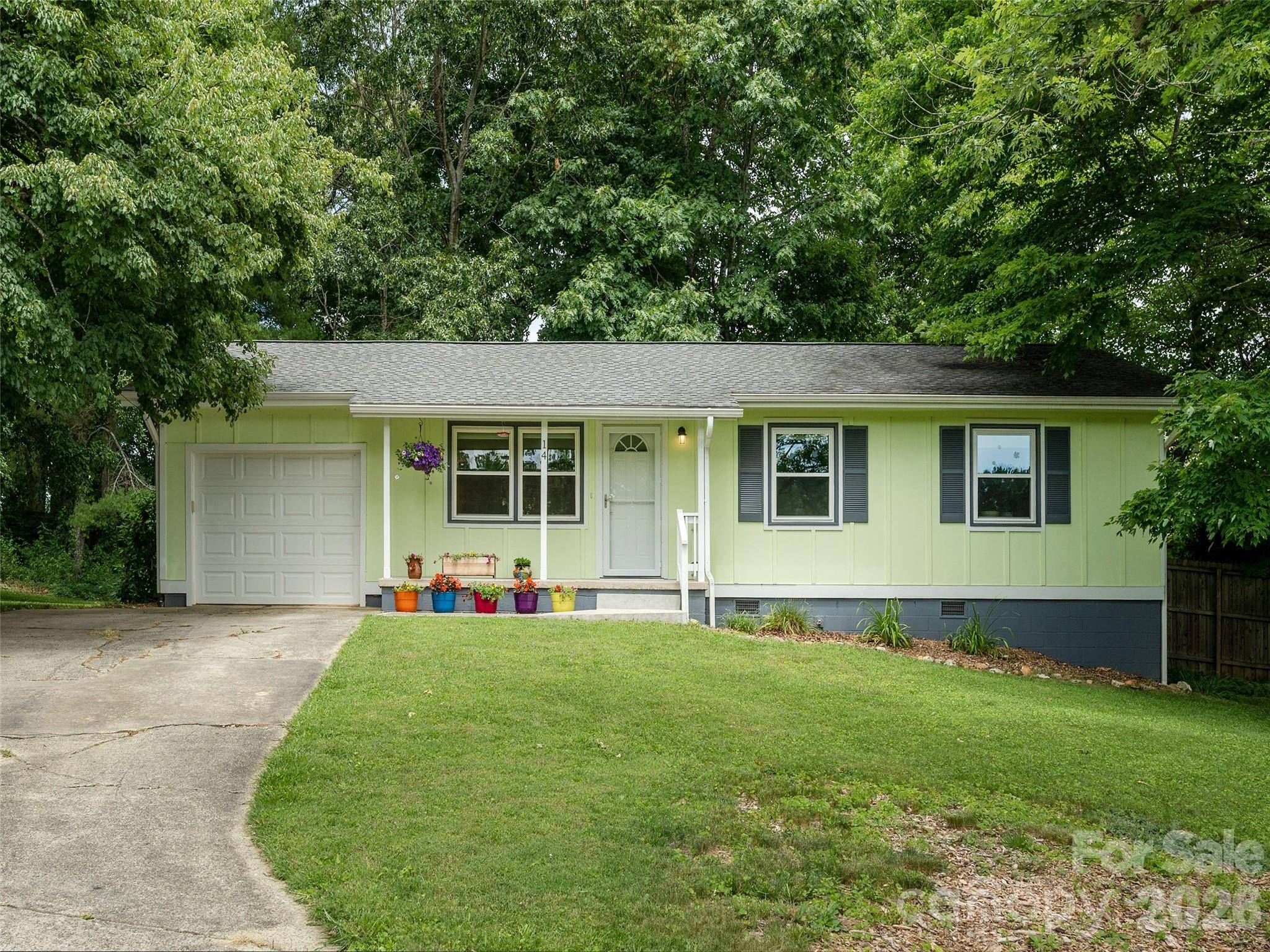 14 Fox Run PL, Fairview, NC 28730