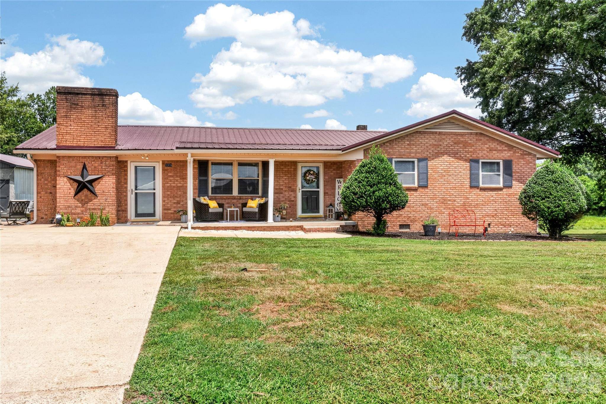 1316 Drumstand RD, Stony Point, NC 28678