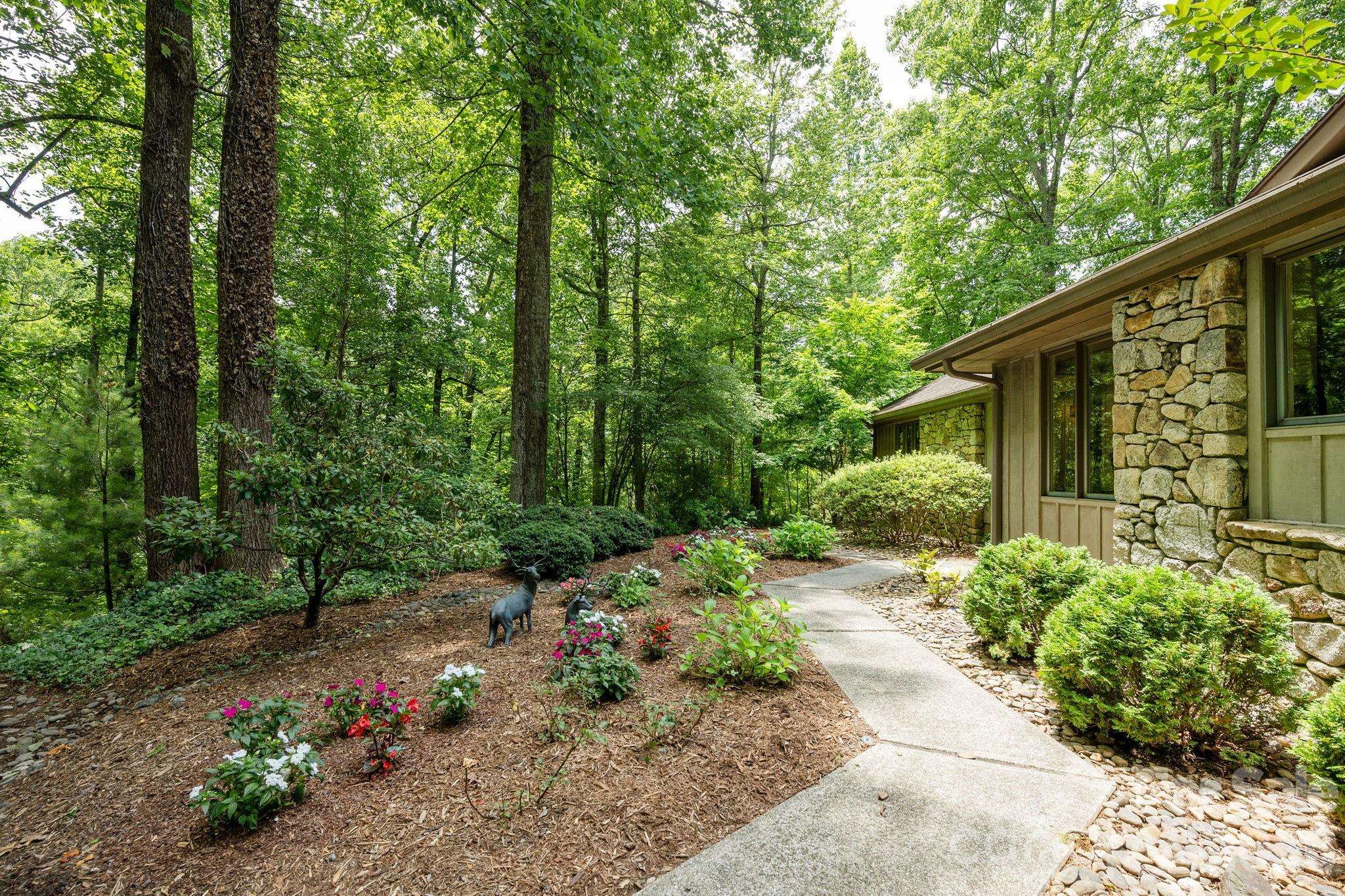117 Tarnhill DR, Flat Rock, NC 28731