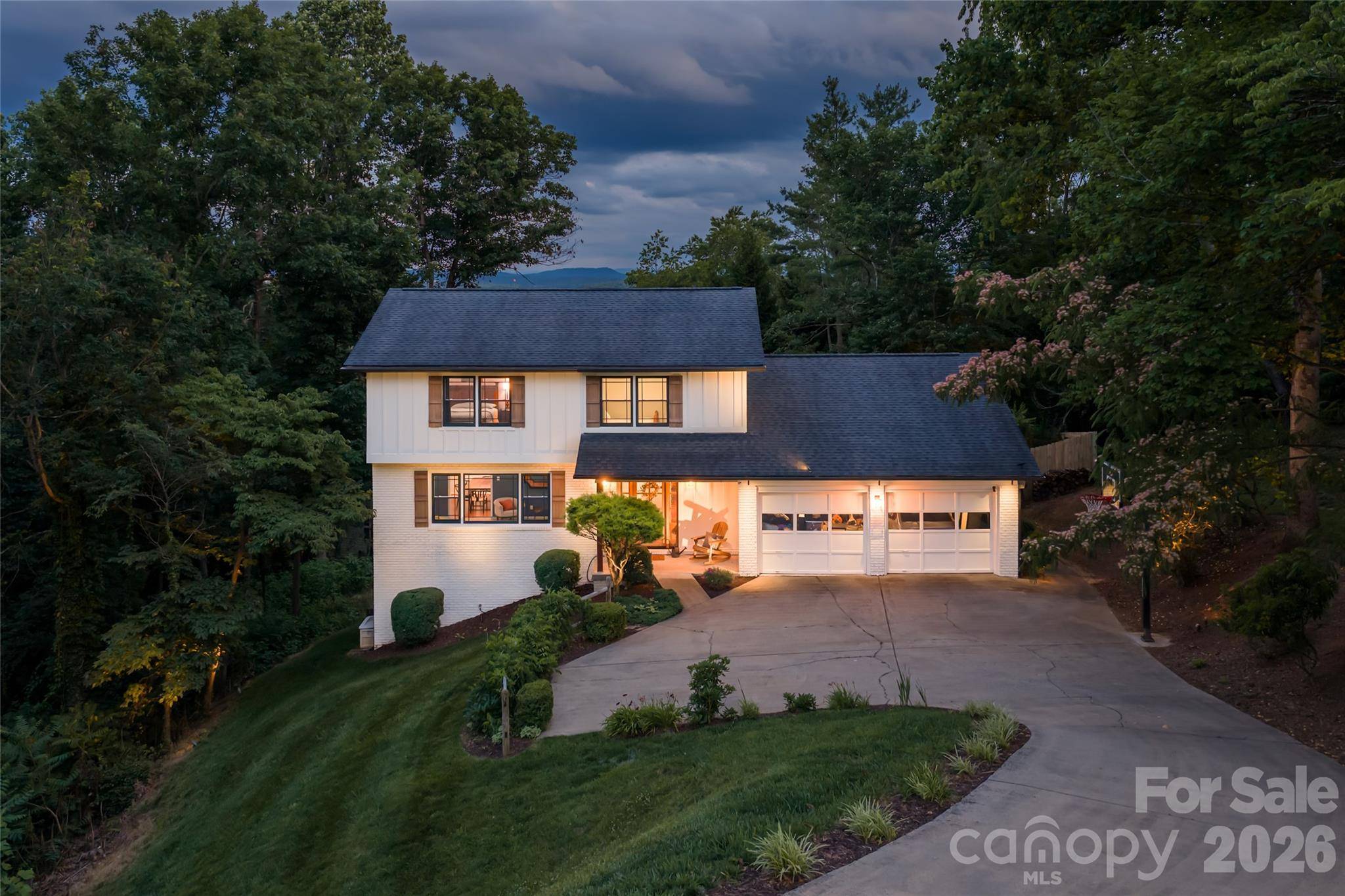 24 Audubon DR, Asheville, NC 28804