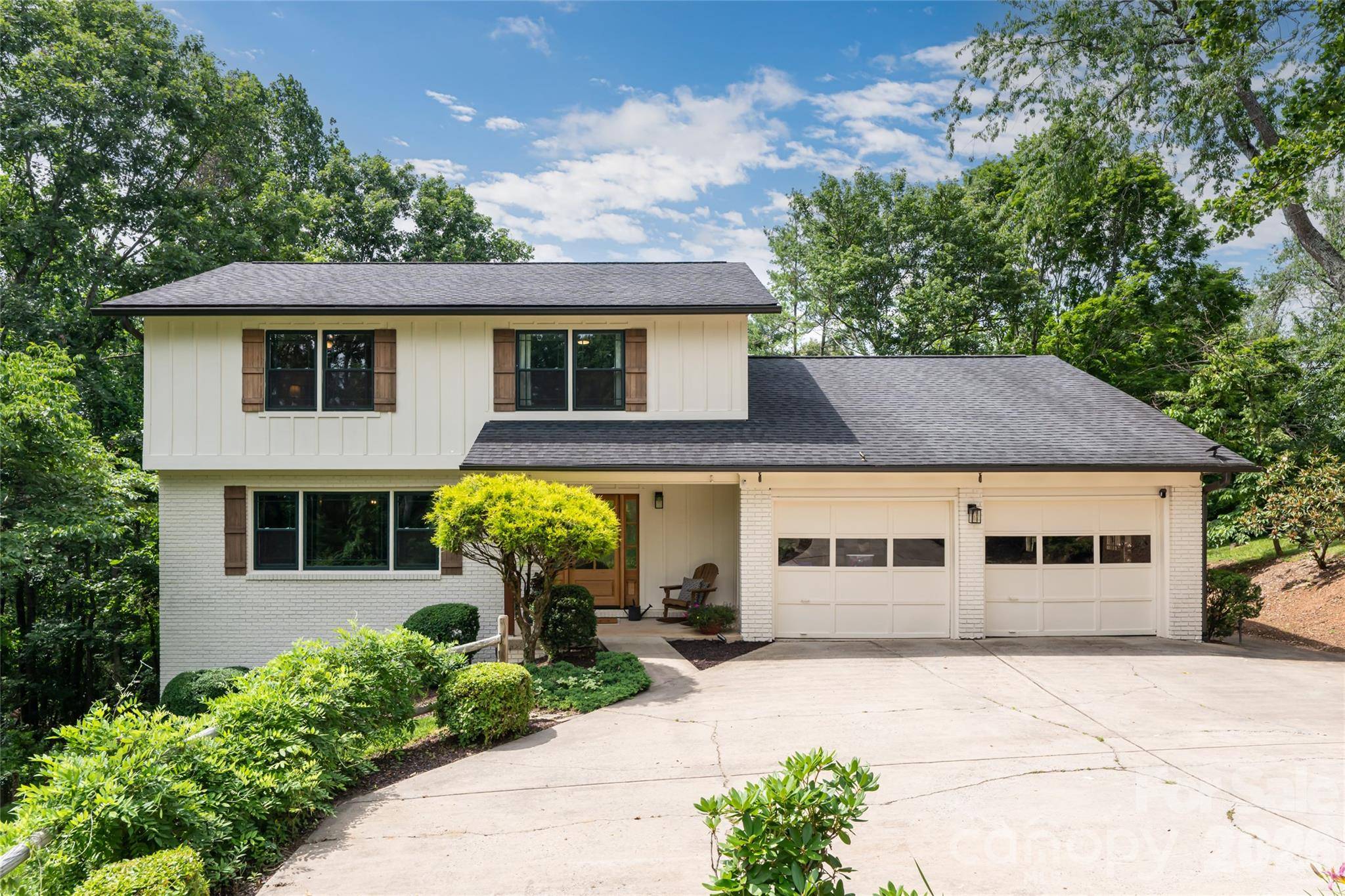 24 Audubon DR, Asheville, NC 28804