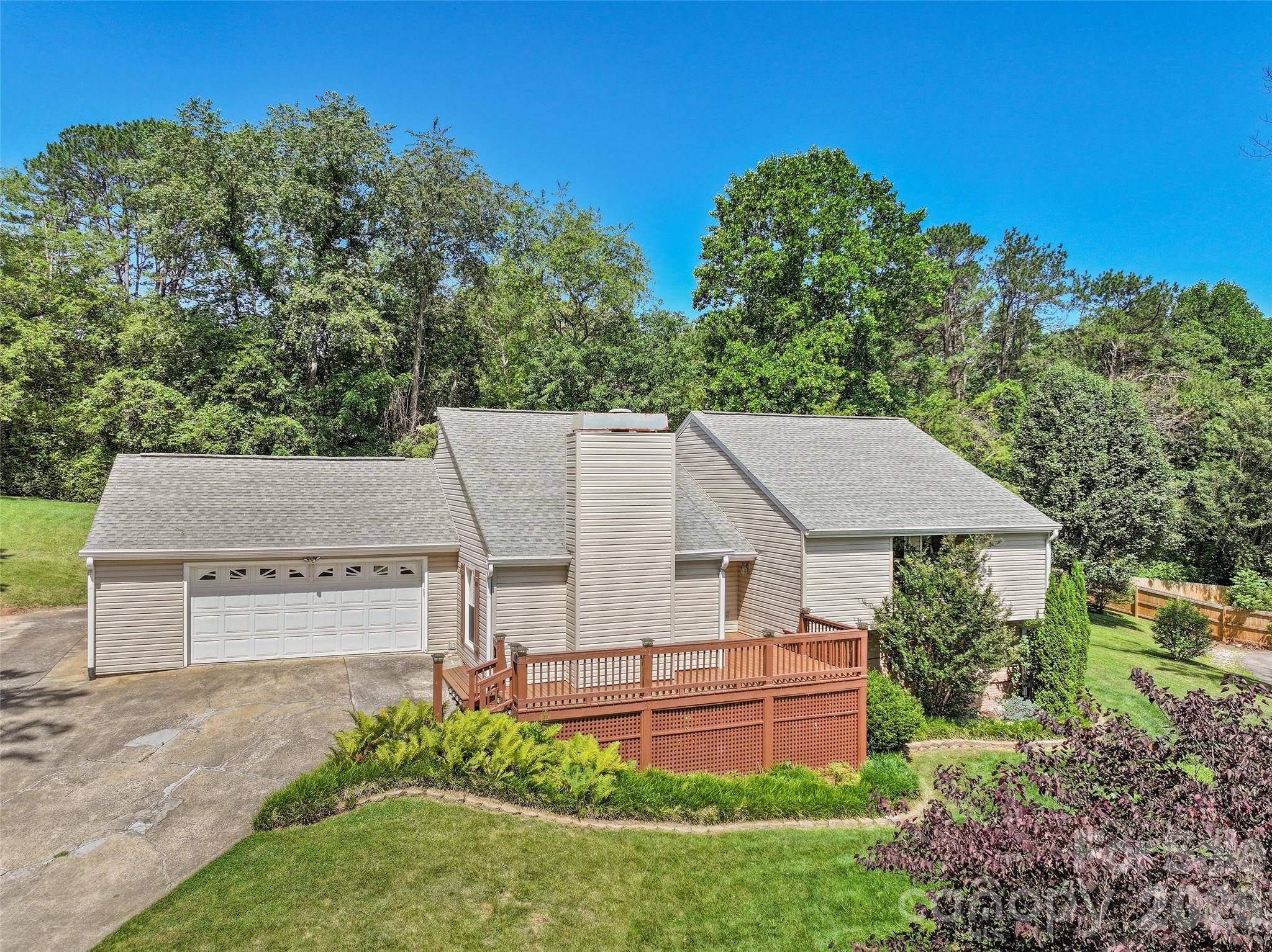 519 Nellie John DR, Clyde, NC 28721