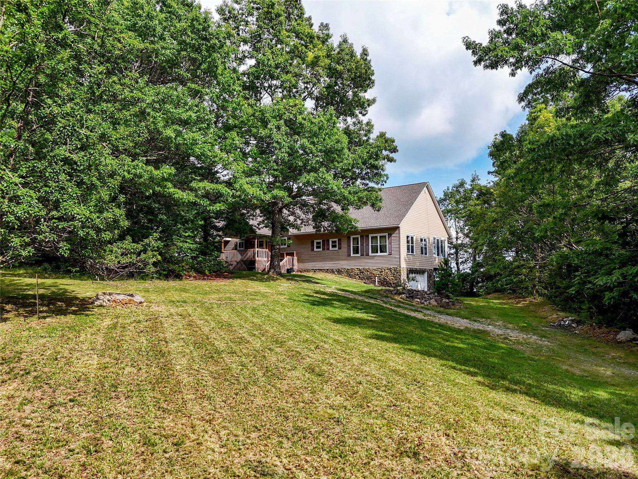 386 Arrowhead TRL, Columbus, NC 28722