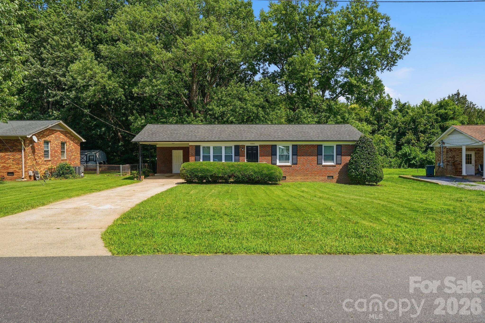 5008 Sea Oates LN, Bessemer City, NC 28016