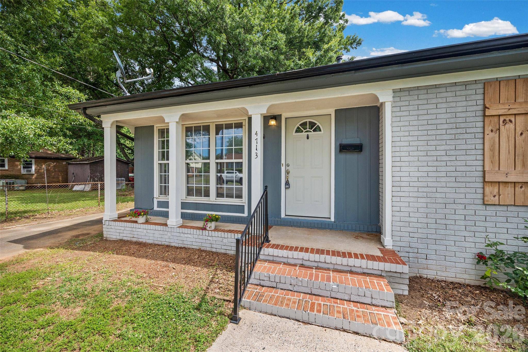 4713 Tanglebriar DR, Charlotte, NC 28208