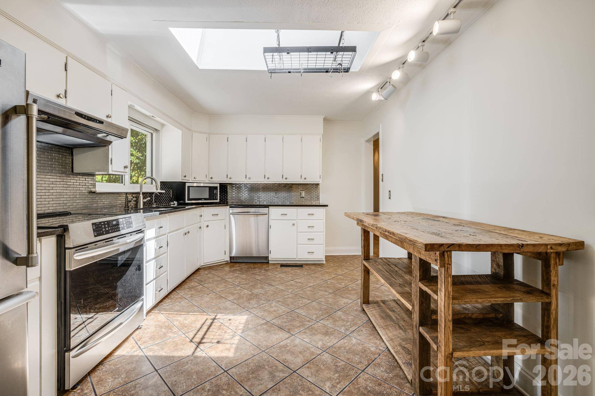 78 Grovewood RD, Asheville, NC 28804