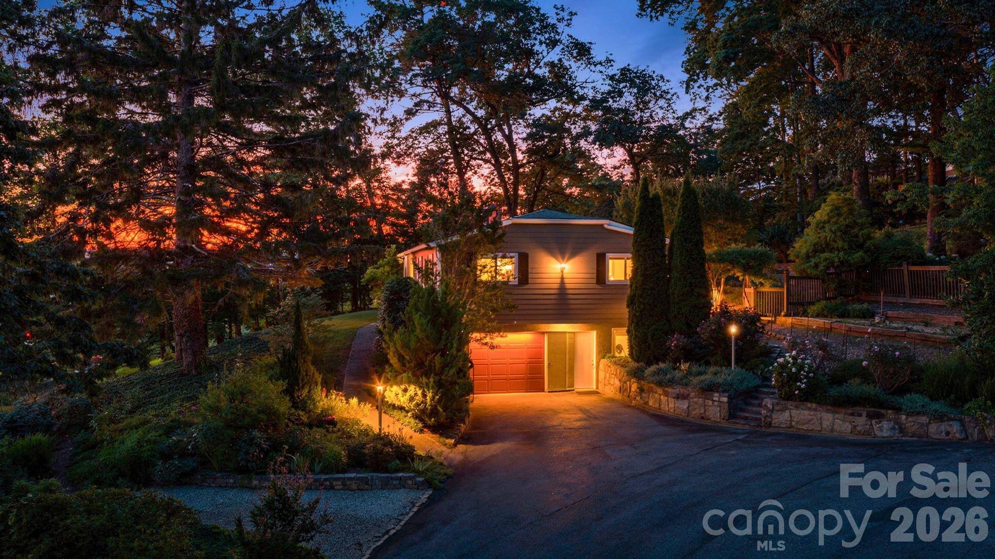 78 Grovewood RD, Asheville, NC 28804