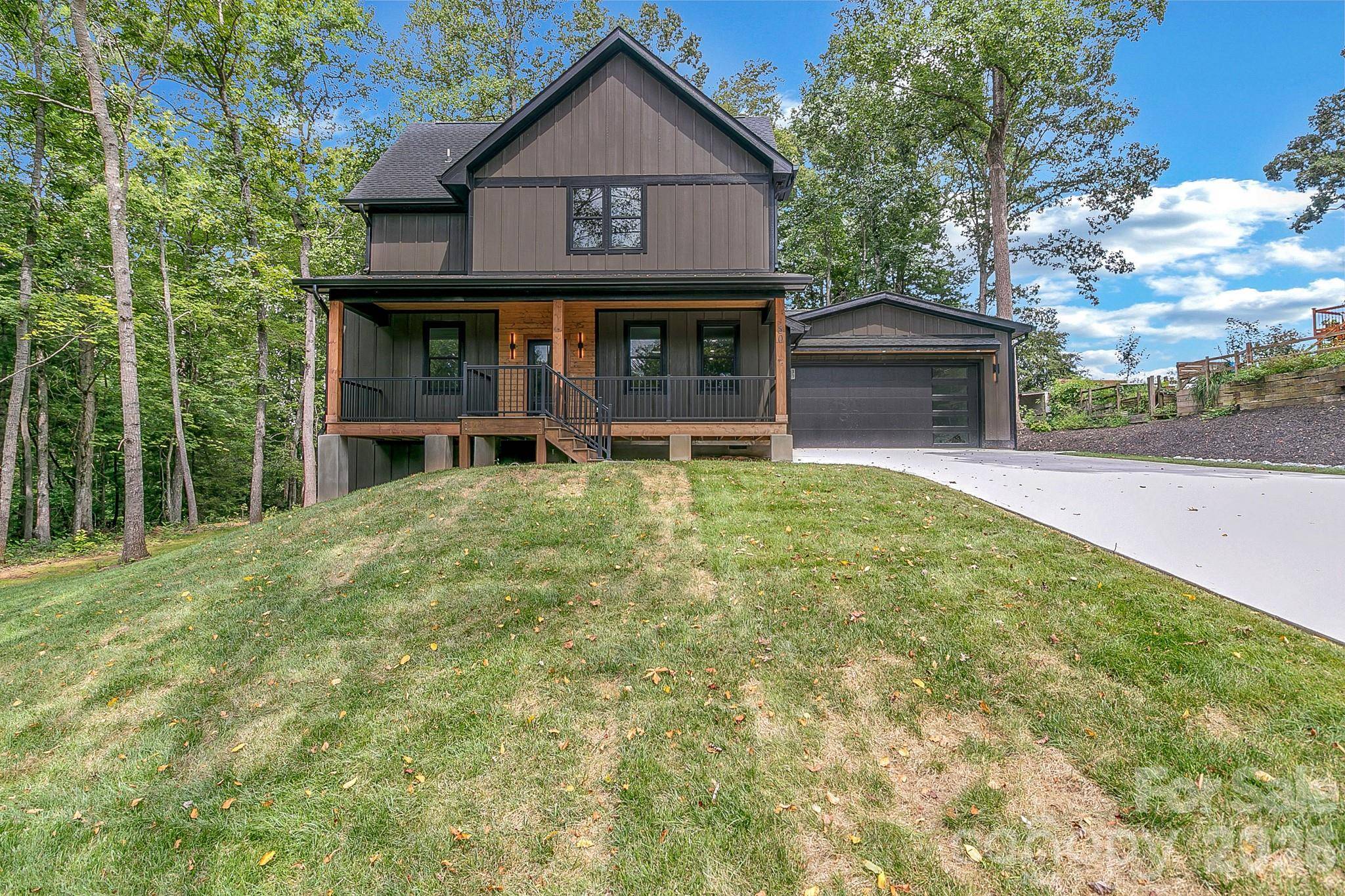 80 Goldenwood LN, Mills River, NC 28759