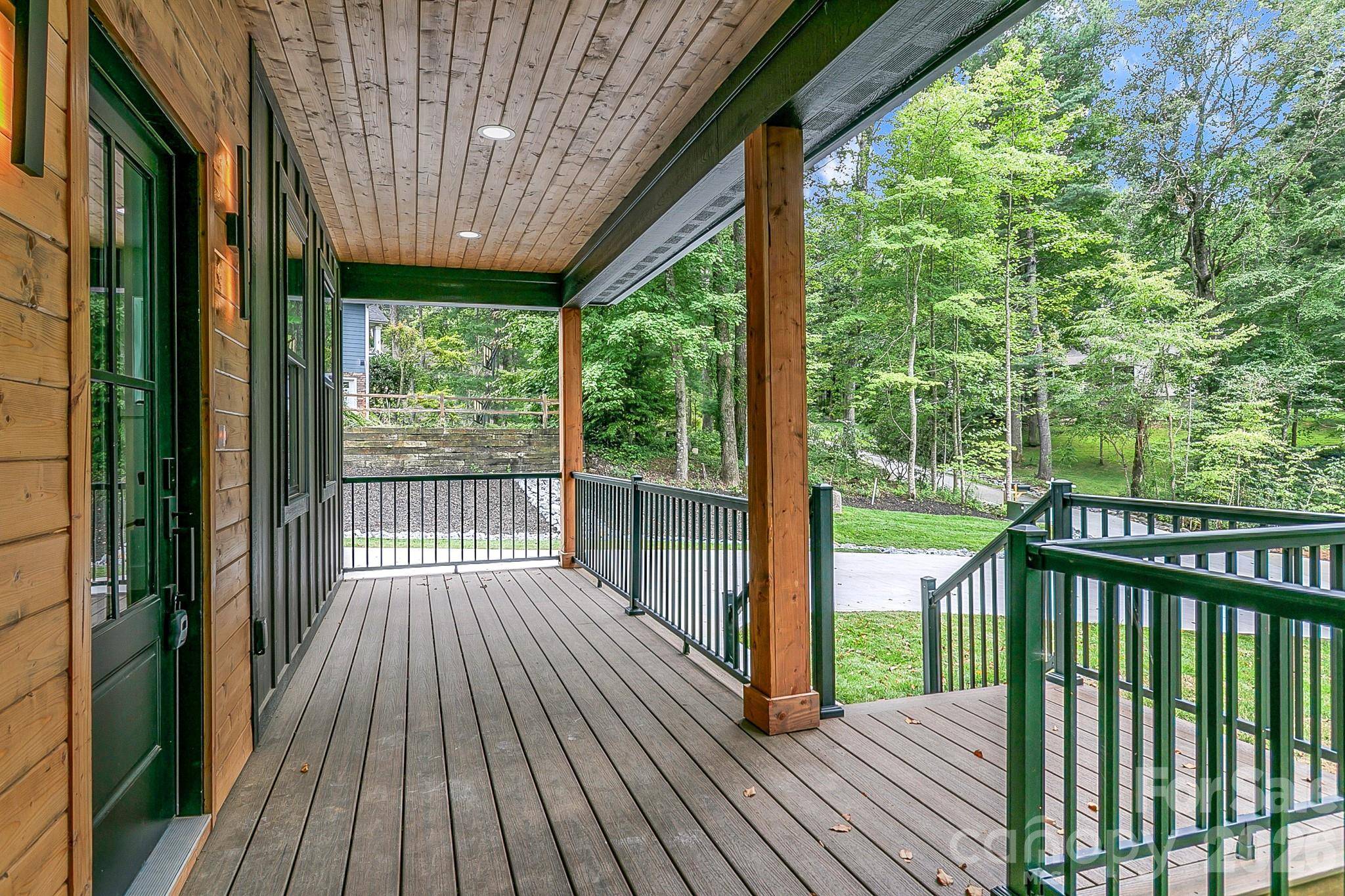 80 Goldenwood LN, Mills River, NC 28759