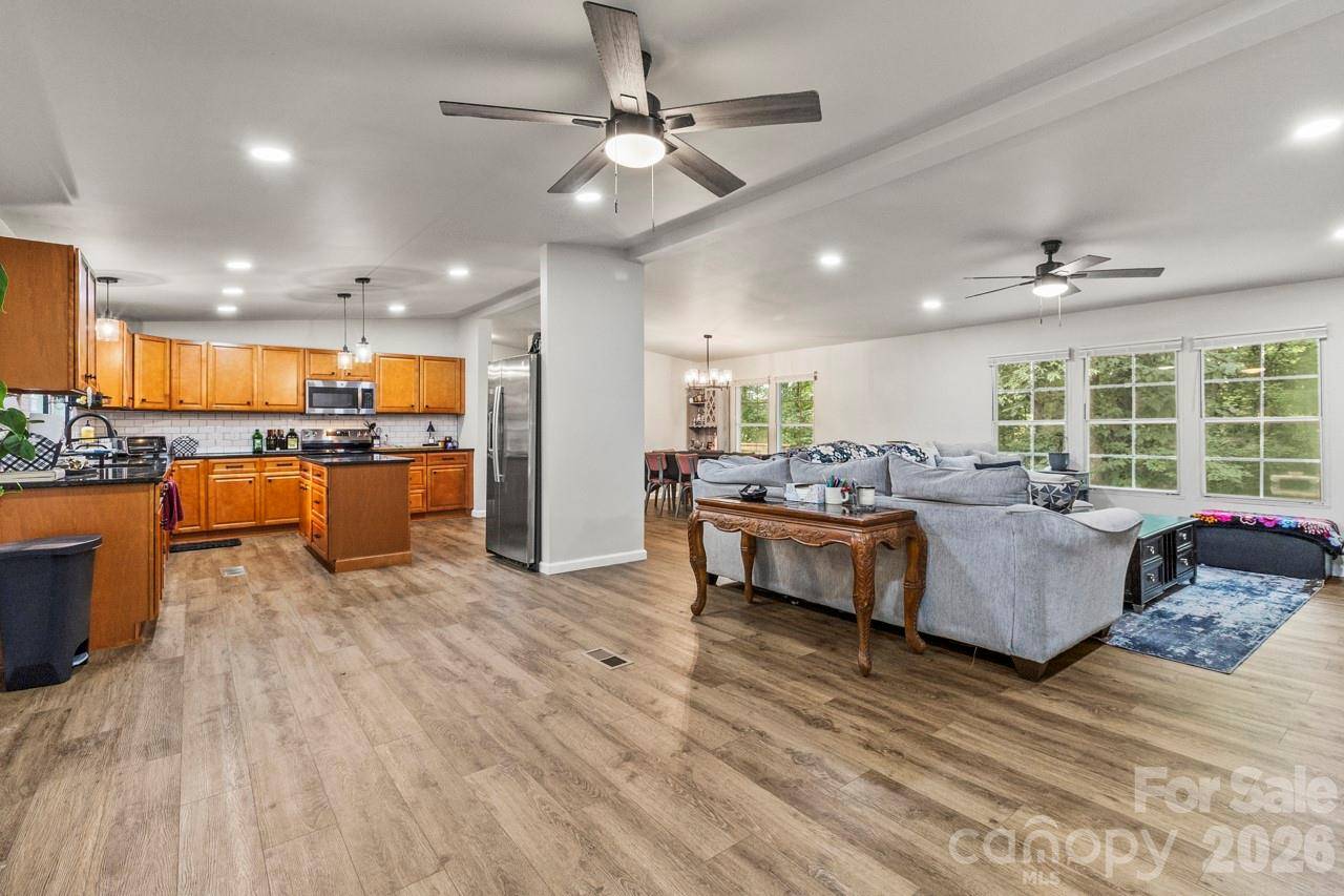 4265 Dry Pond LN, Conover, NC 28613