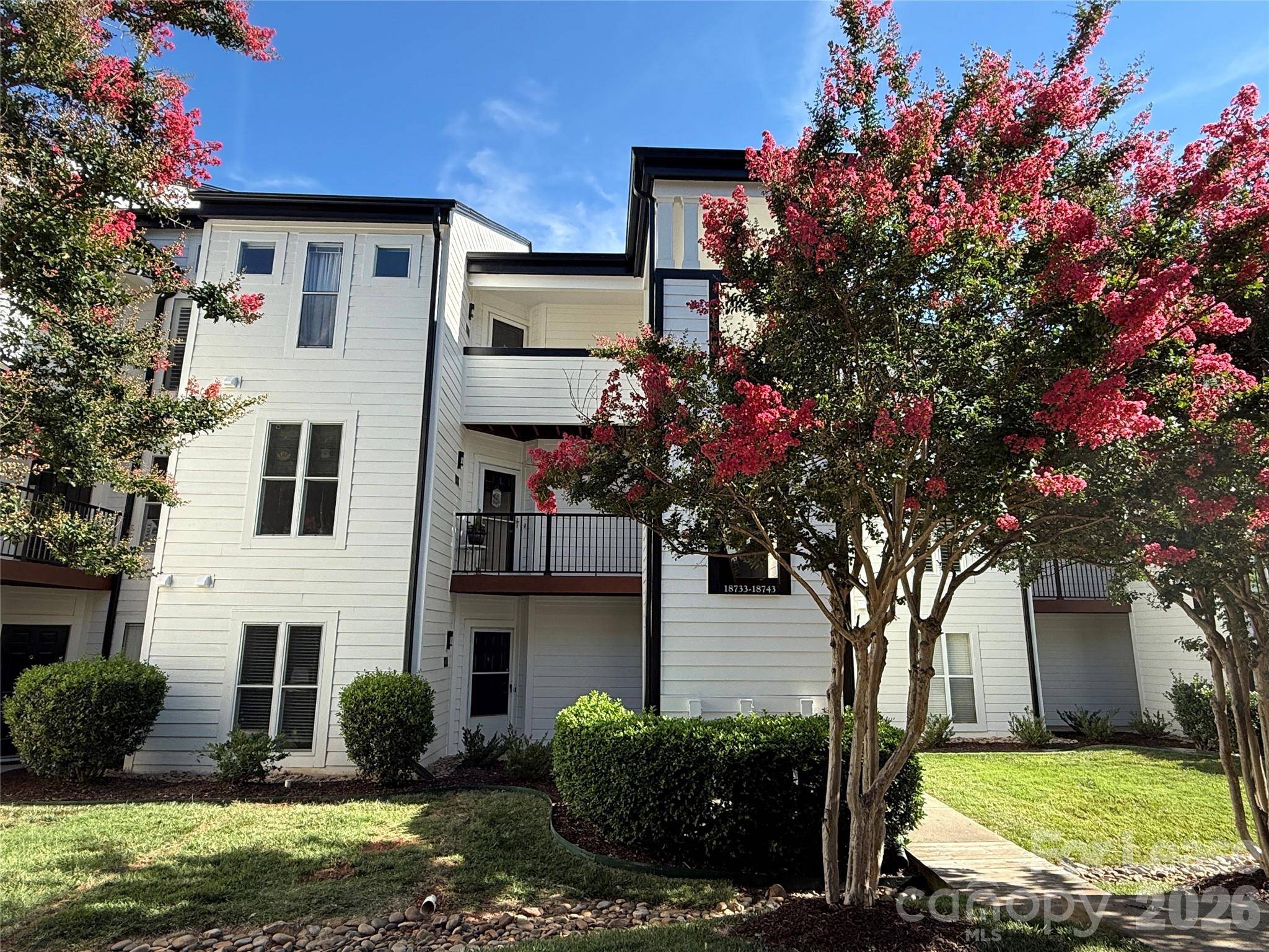 18733 Vineyard Point LN, Cornelius, NC 28031