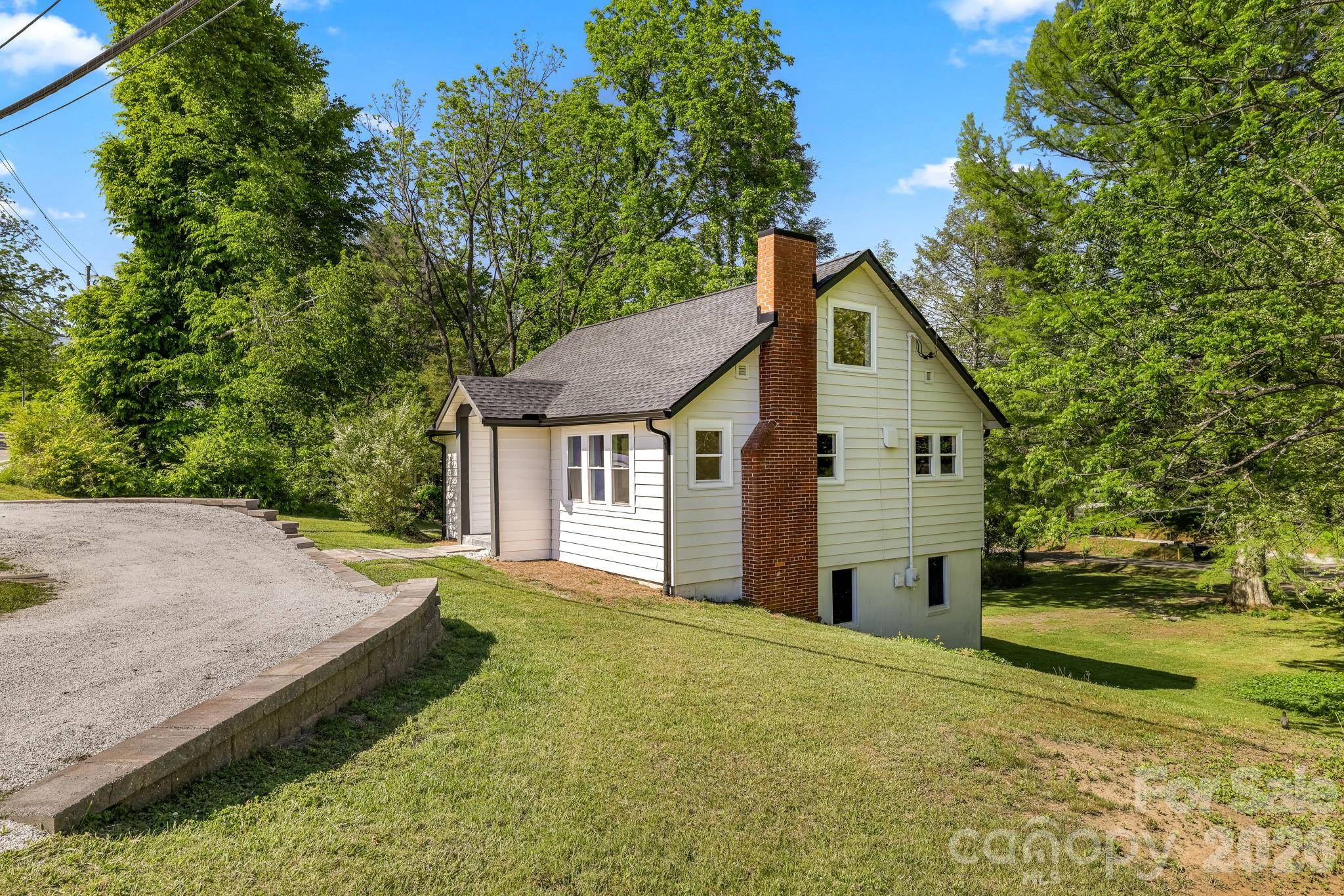 523 Harrison AVE, Franklin, NC 28734