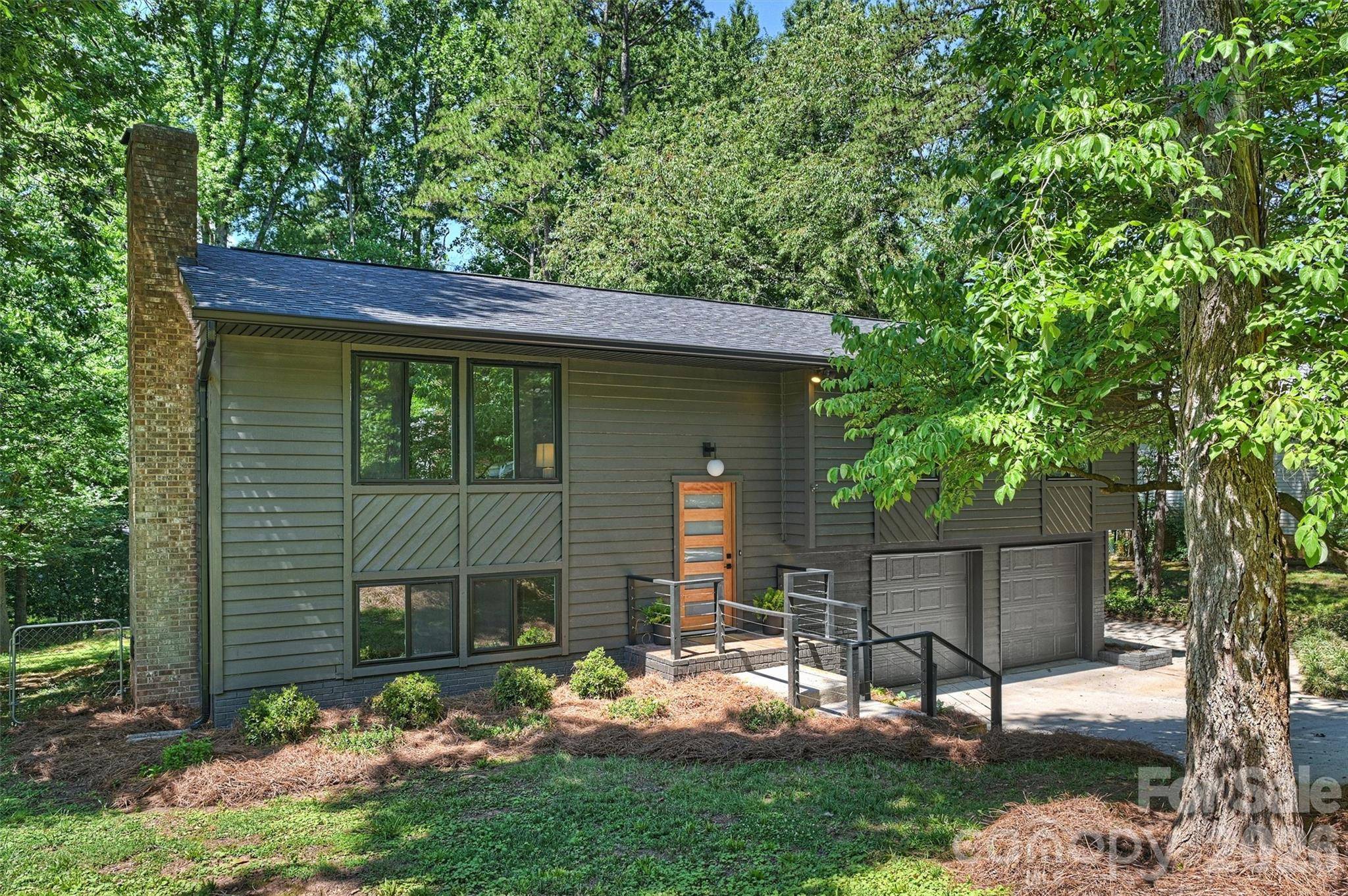 7323 Rollingridge DR, Charlotte, NC 28211