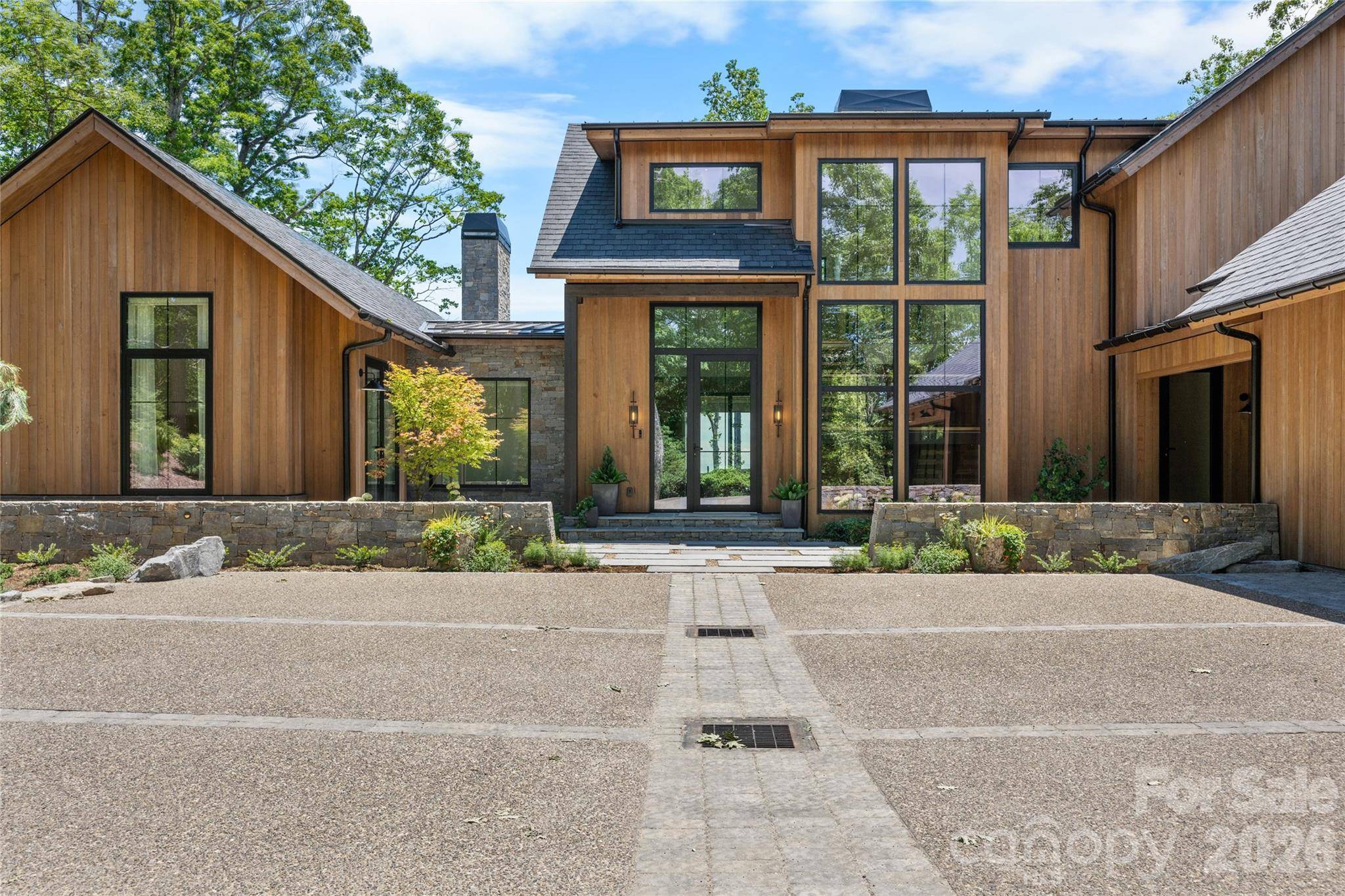 140 Panther Summit DR, Lake Toxaway, NC 28747