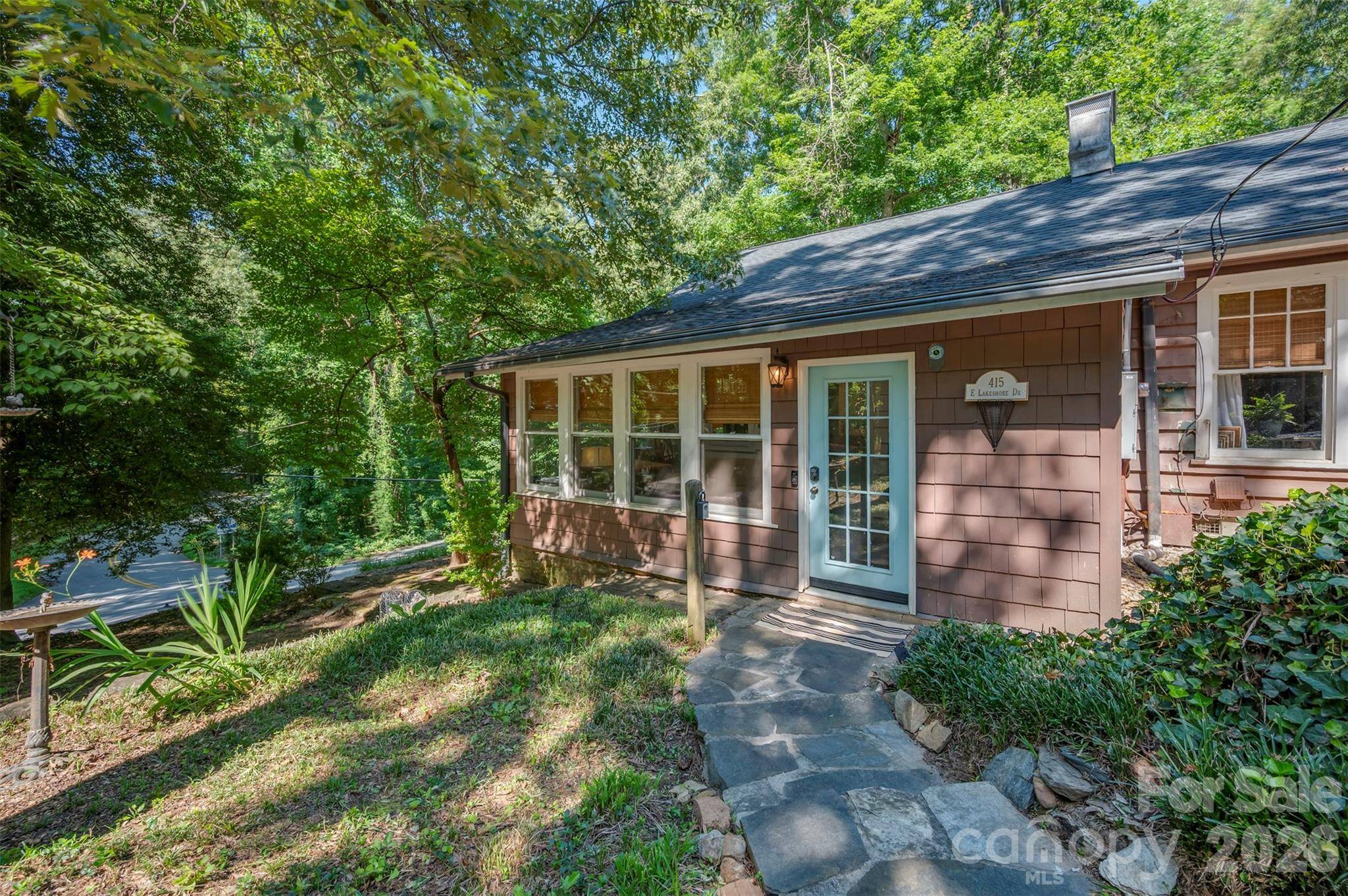 415 E Lakeshore DR, Landrum, SC 29356