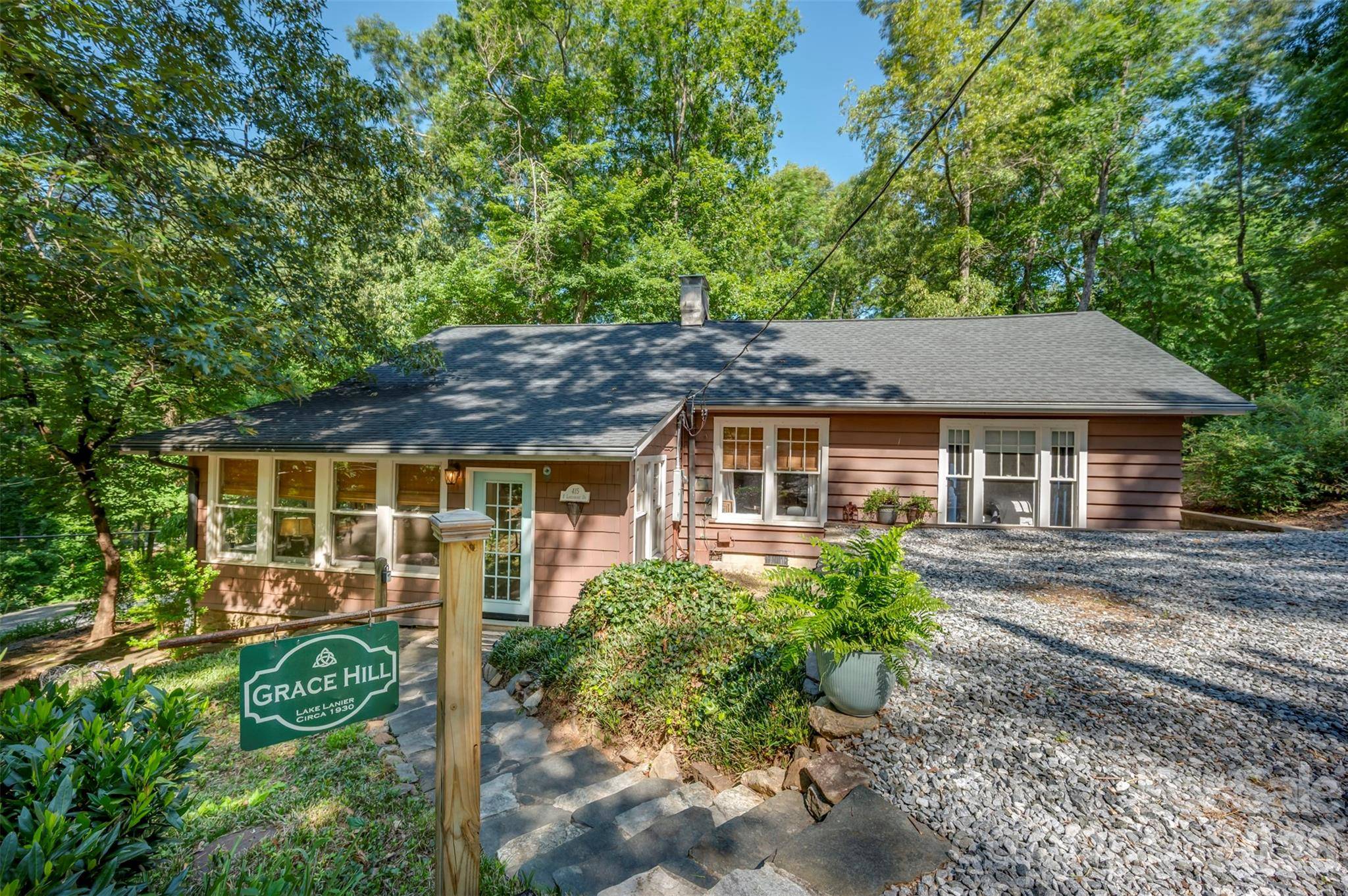 415 E Lakeshore DR, Landrum, SC 29356