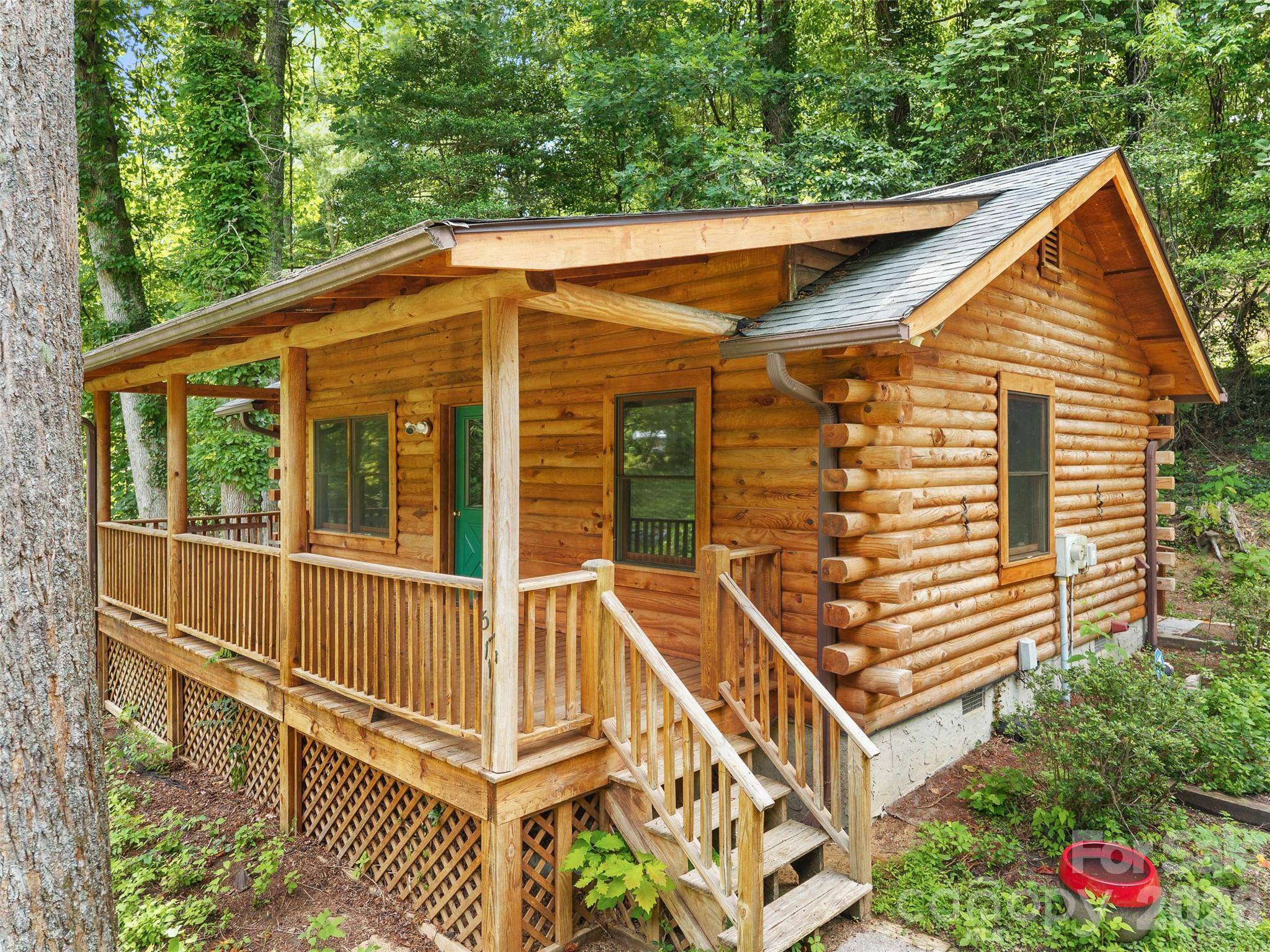 549 Henderson ST, Saluda, NC 28773