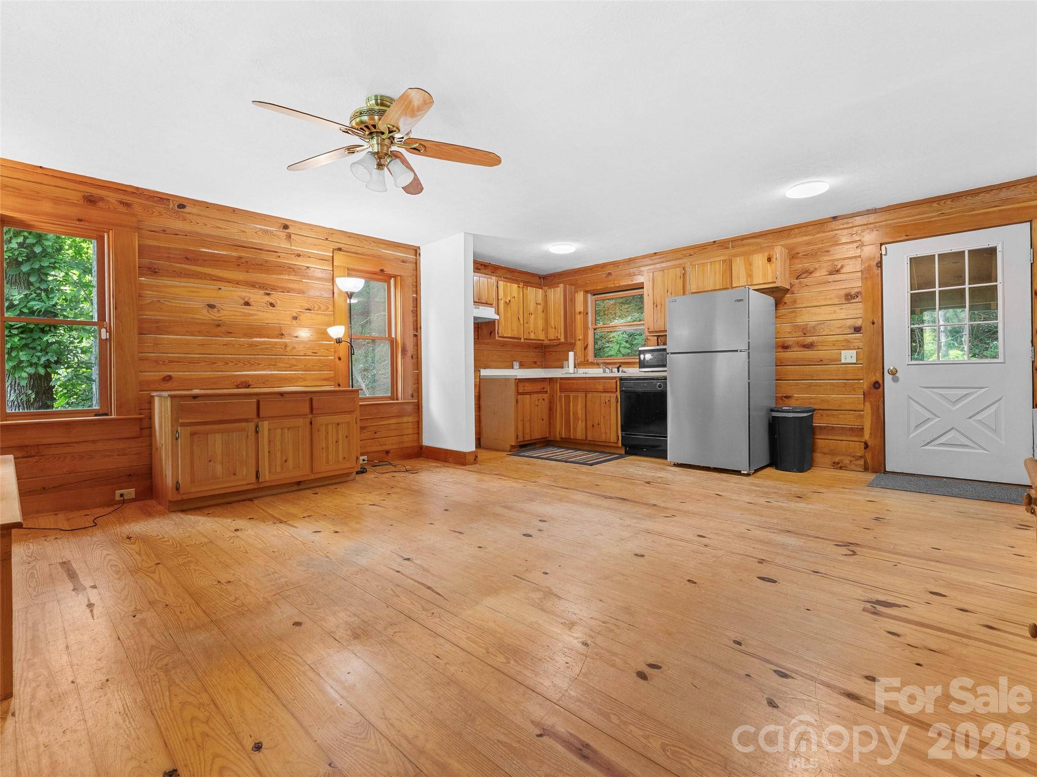 549 Henderson ST, Saluda, NC 28773