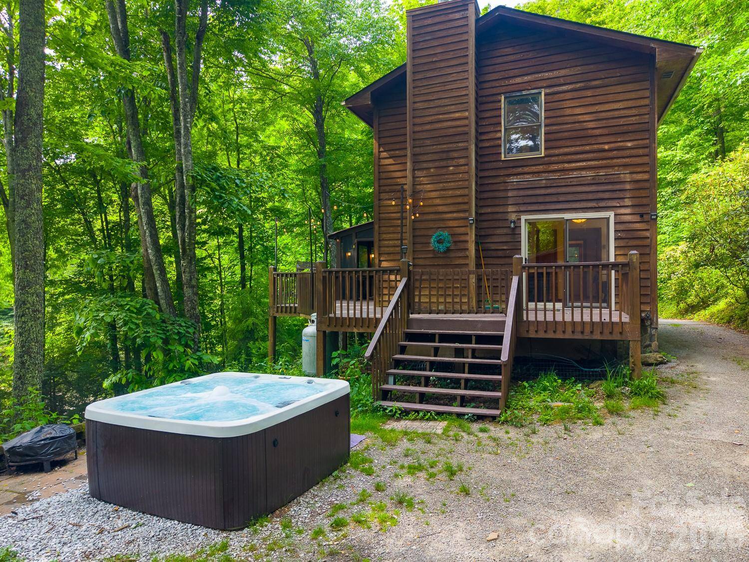 903 Plott Balsam RD, Maggie Valley, NC 28751