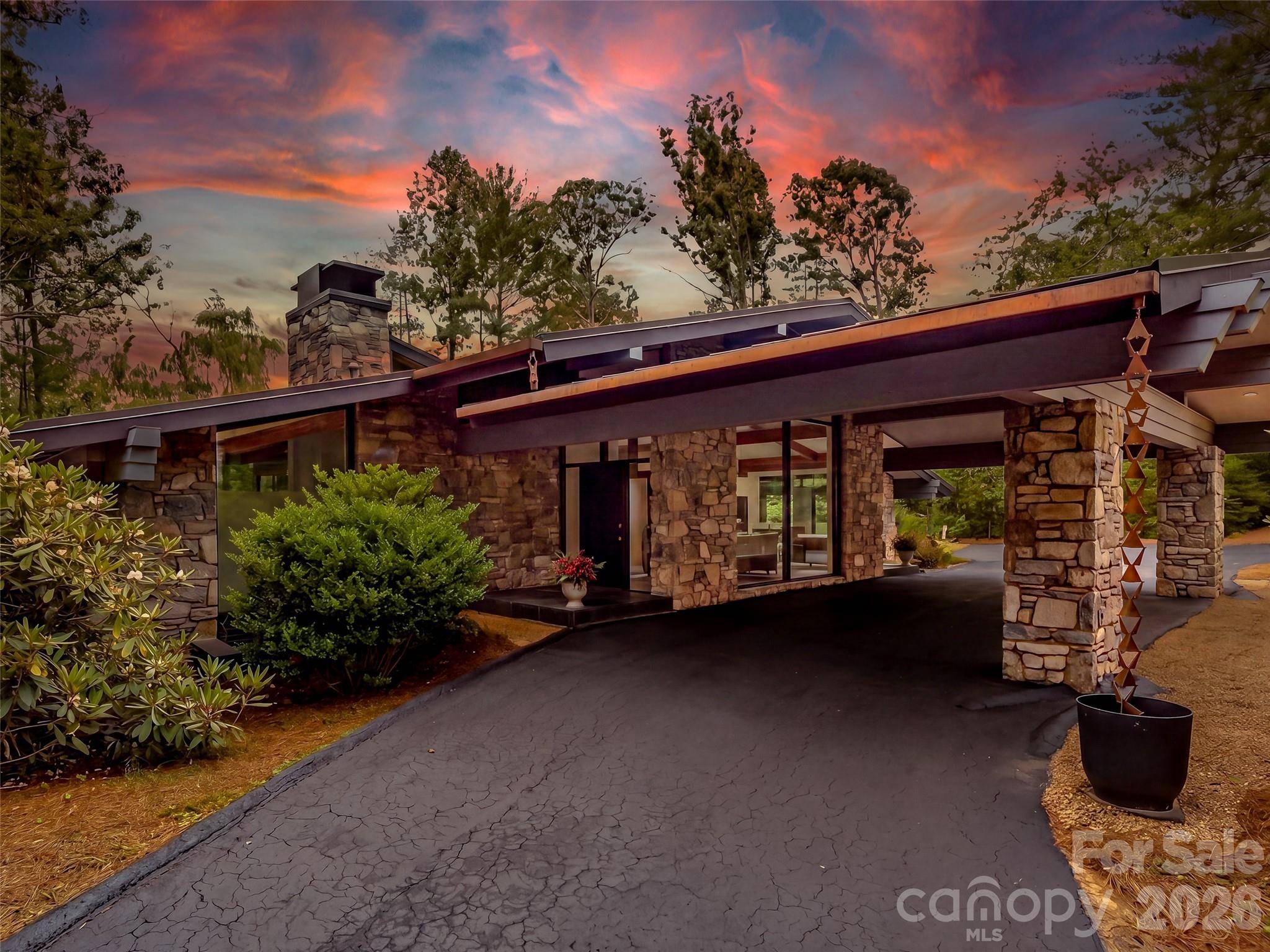 3 Holly Hill RD, Biltmore Forest, NC 28803