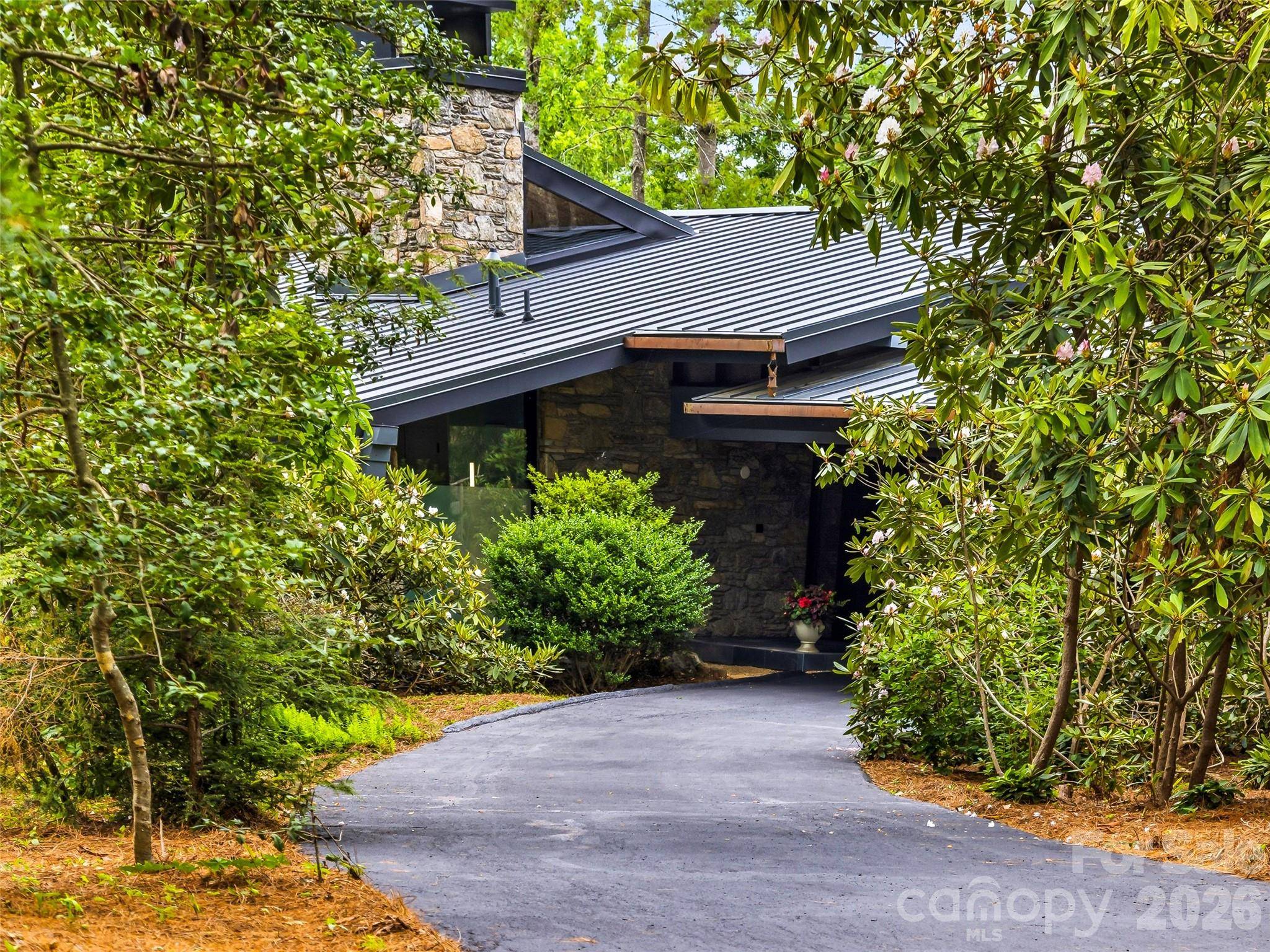 3 Holly Hill RD, Biltmore Forest, NC 28803