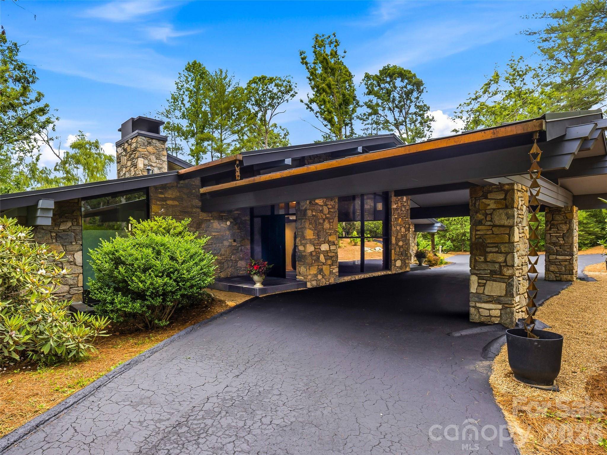 3 Holly Hill RD, Biltmore Forest, NC 28803