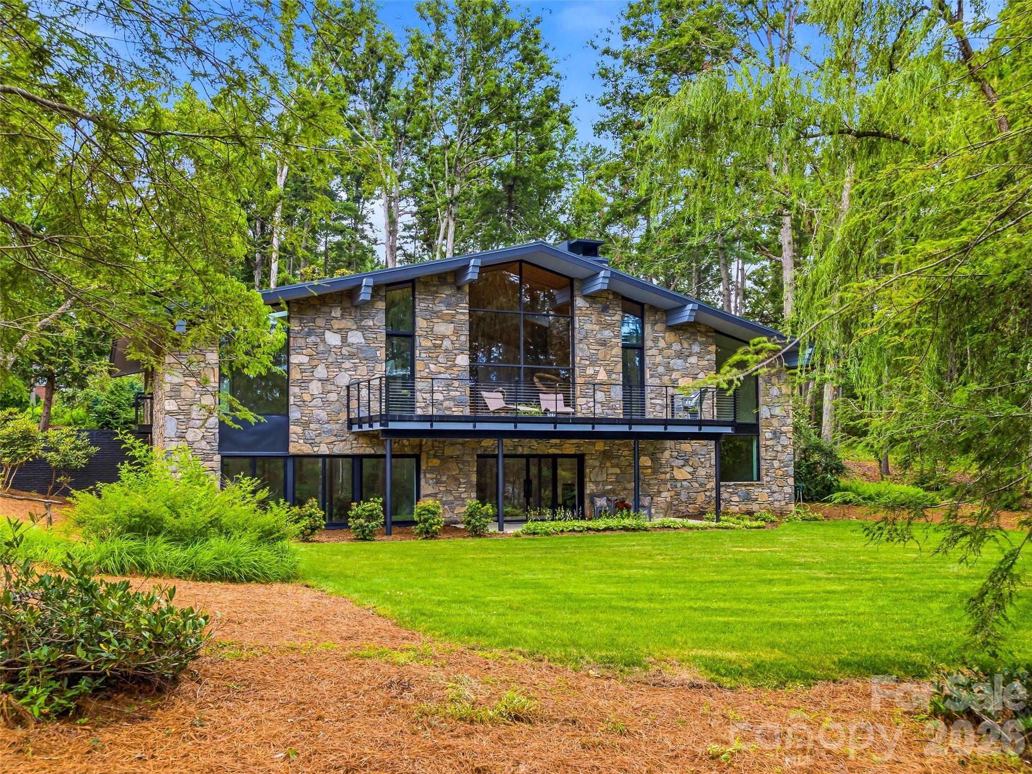 3 Holly Hill RD, Biltmore Forest, NC 28803